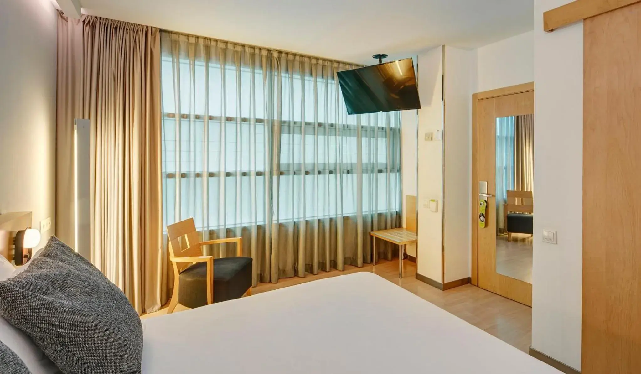 Photo of the whole room, Bed in Sercotel Caspe Photo of the whole room, Bed in Sercotel Caspe