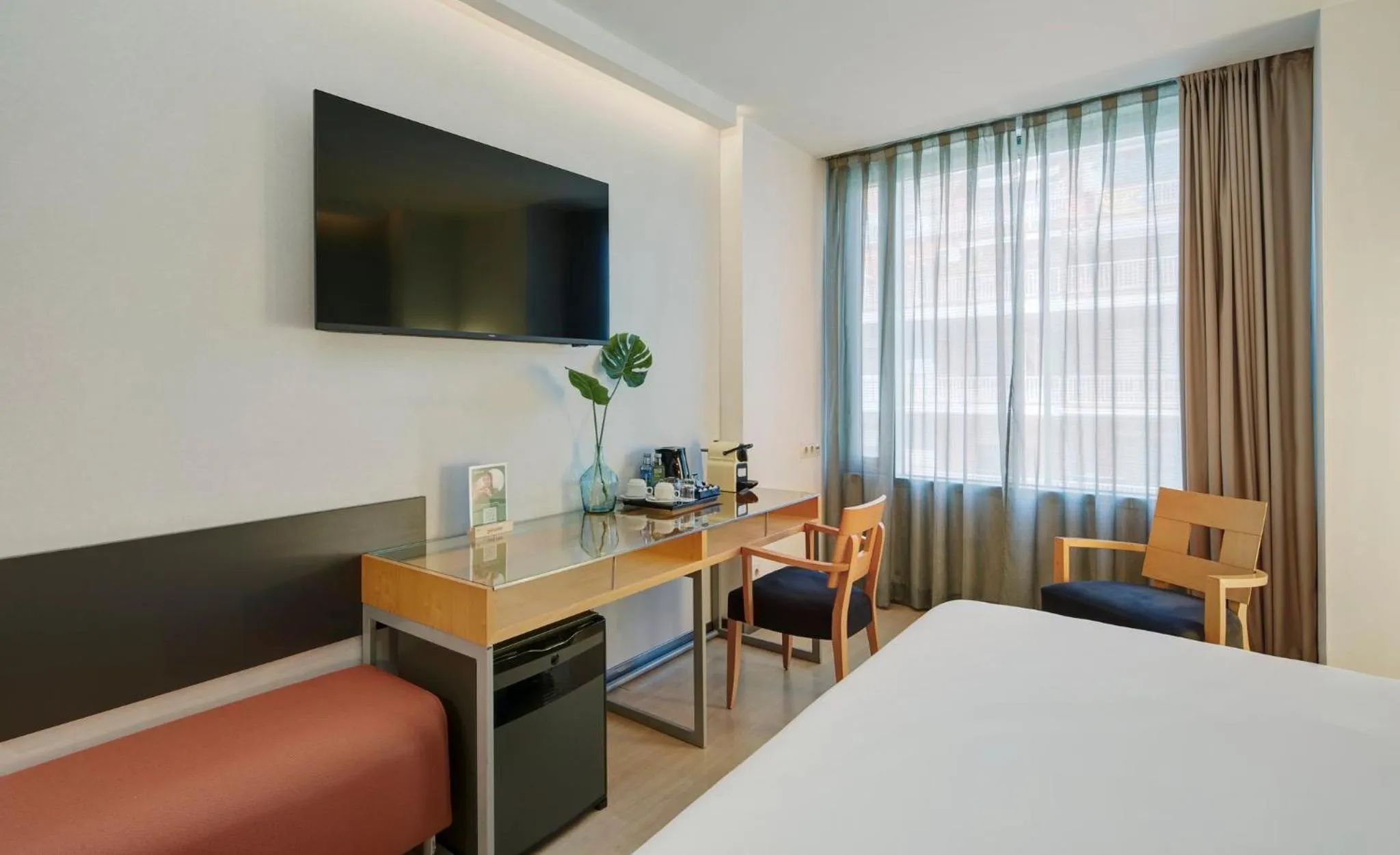 Photo of the whole room, Bed in Sercotel Caspe