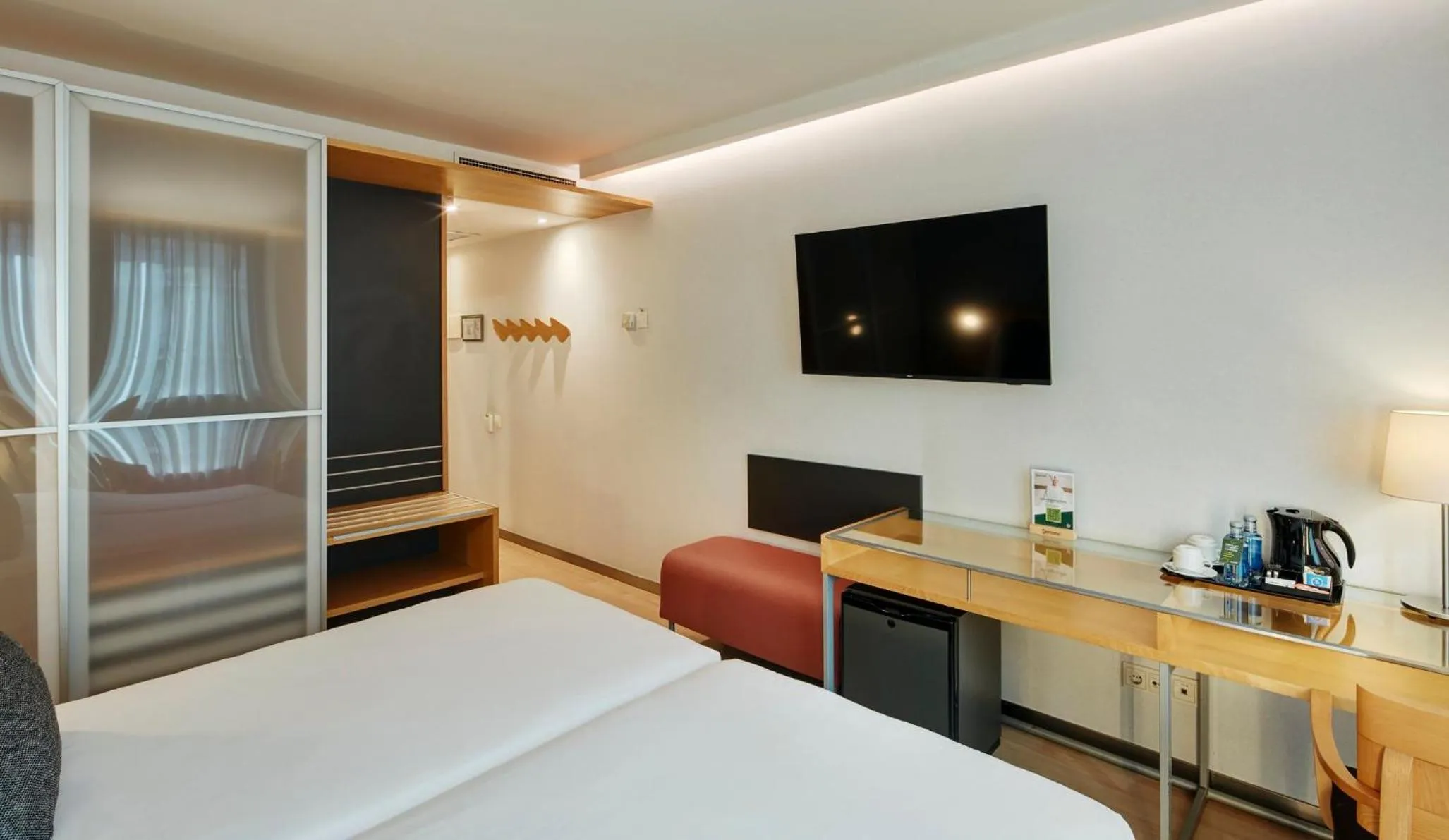 Photo of the whole room, Bed in Sercotel Caspe