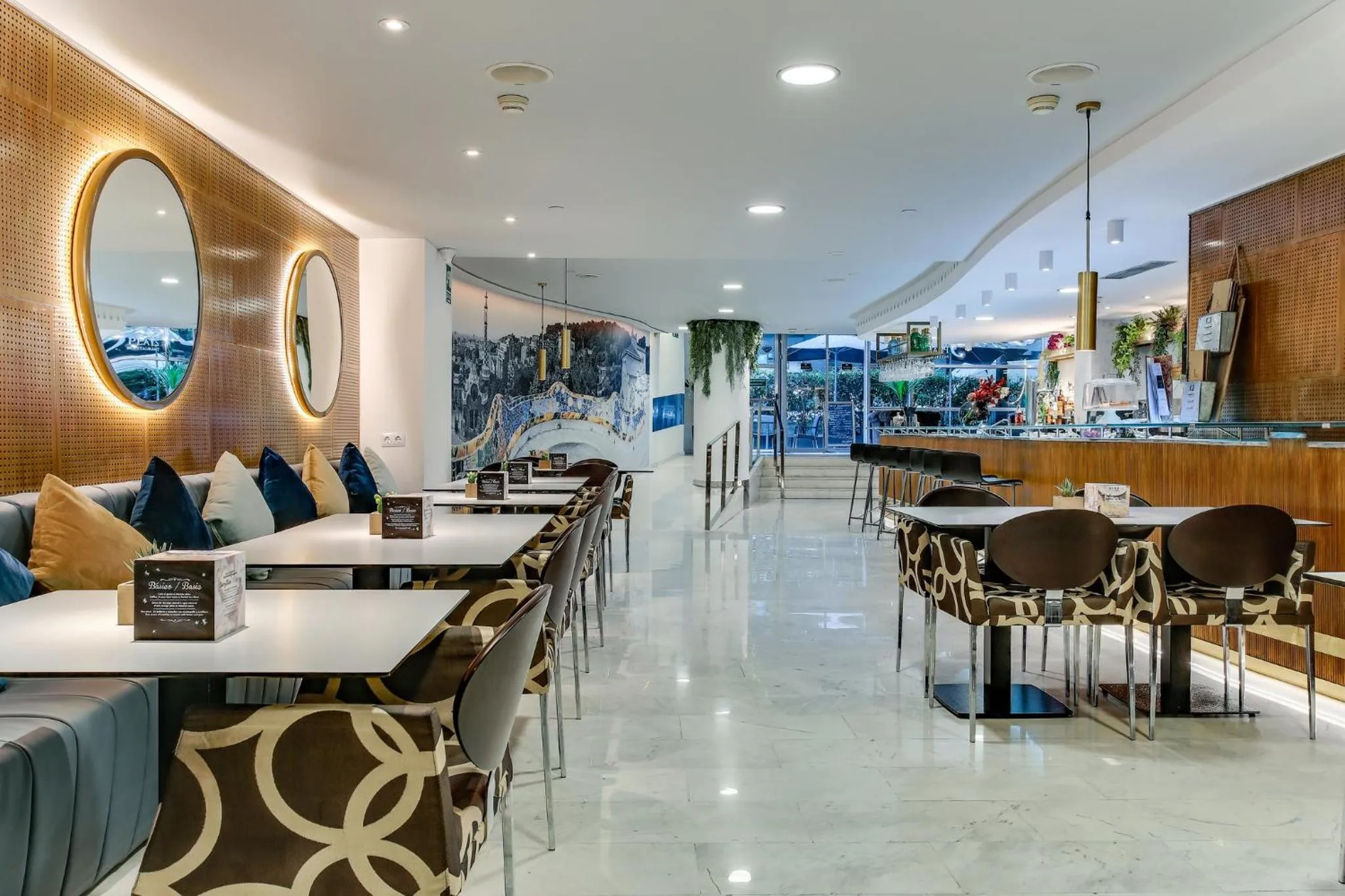 Lounge or bar in Sercotel Caspe