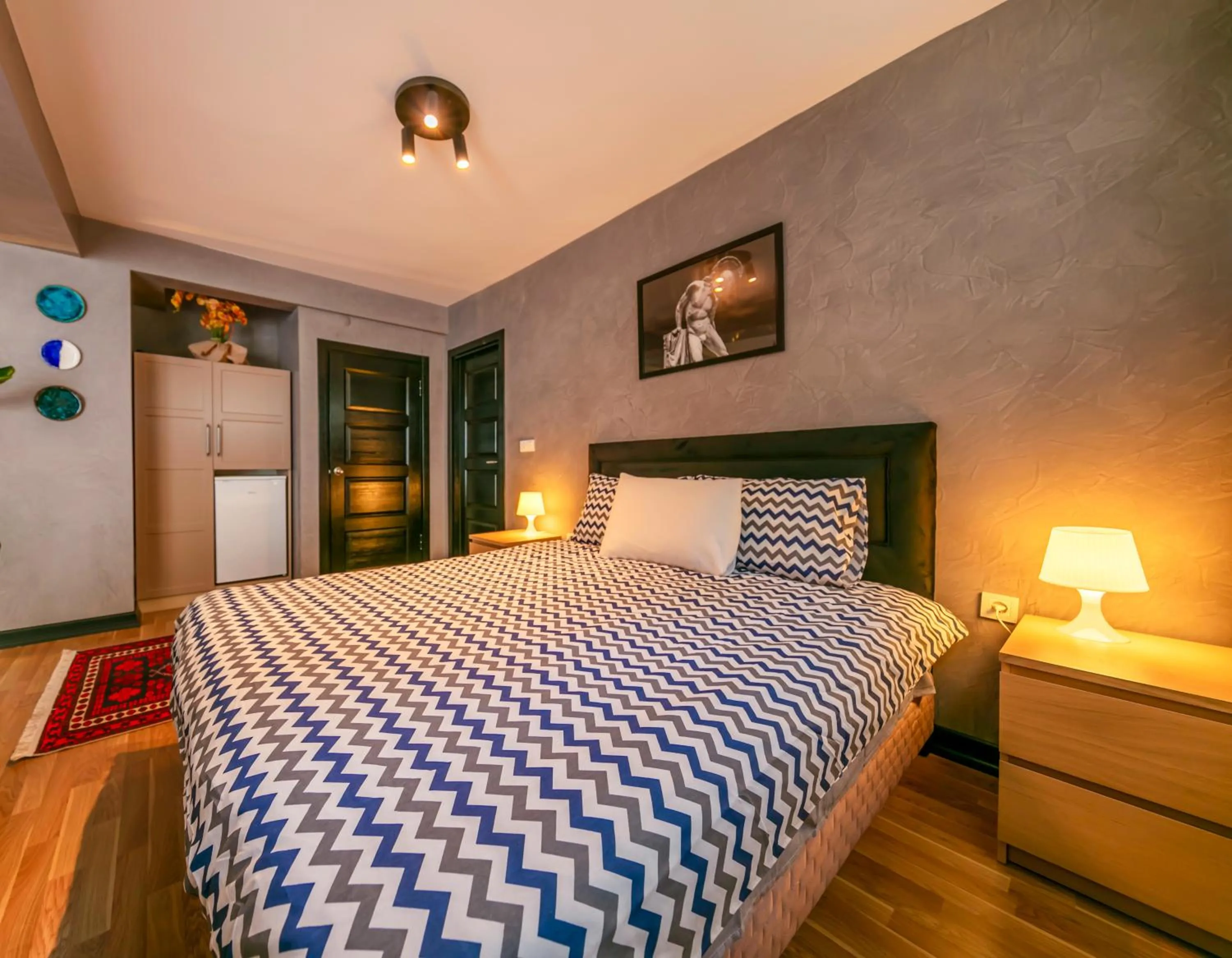 Photo of the whole room, Bed in Hexa Suites Hotel