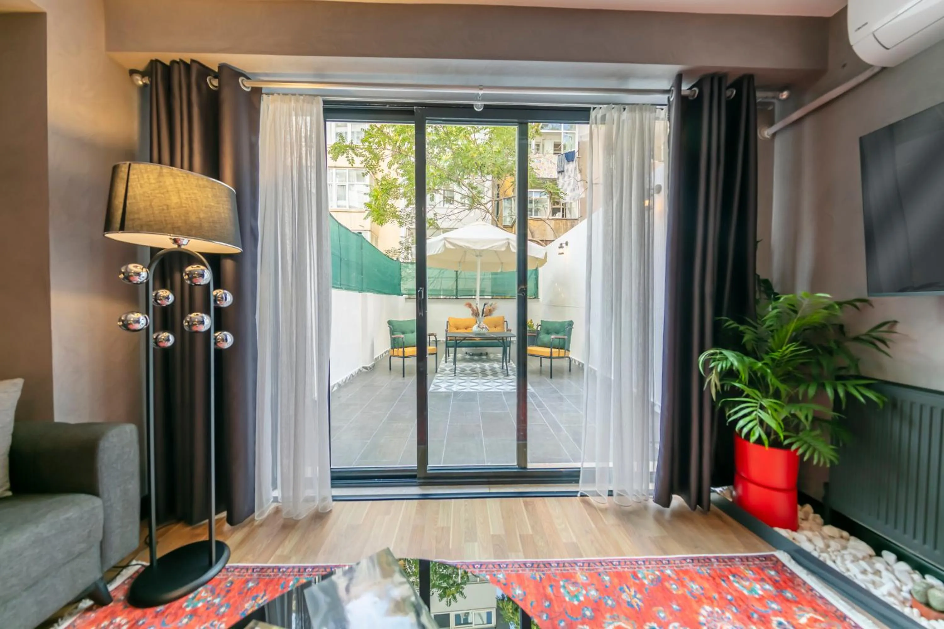 Garden in Hexa Suites Hotel