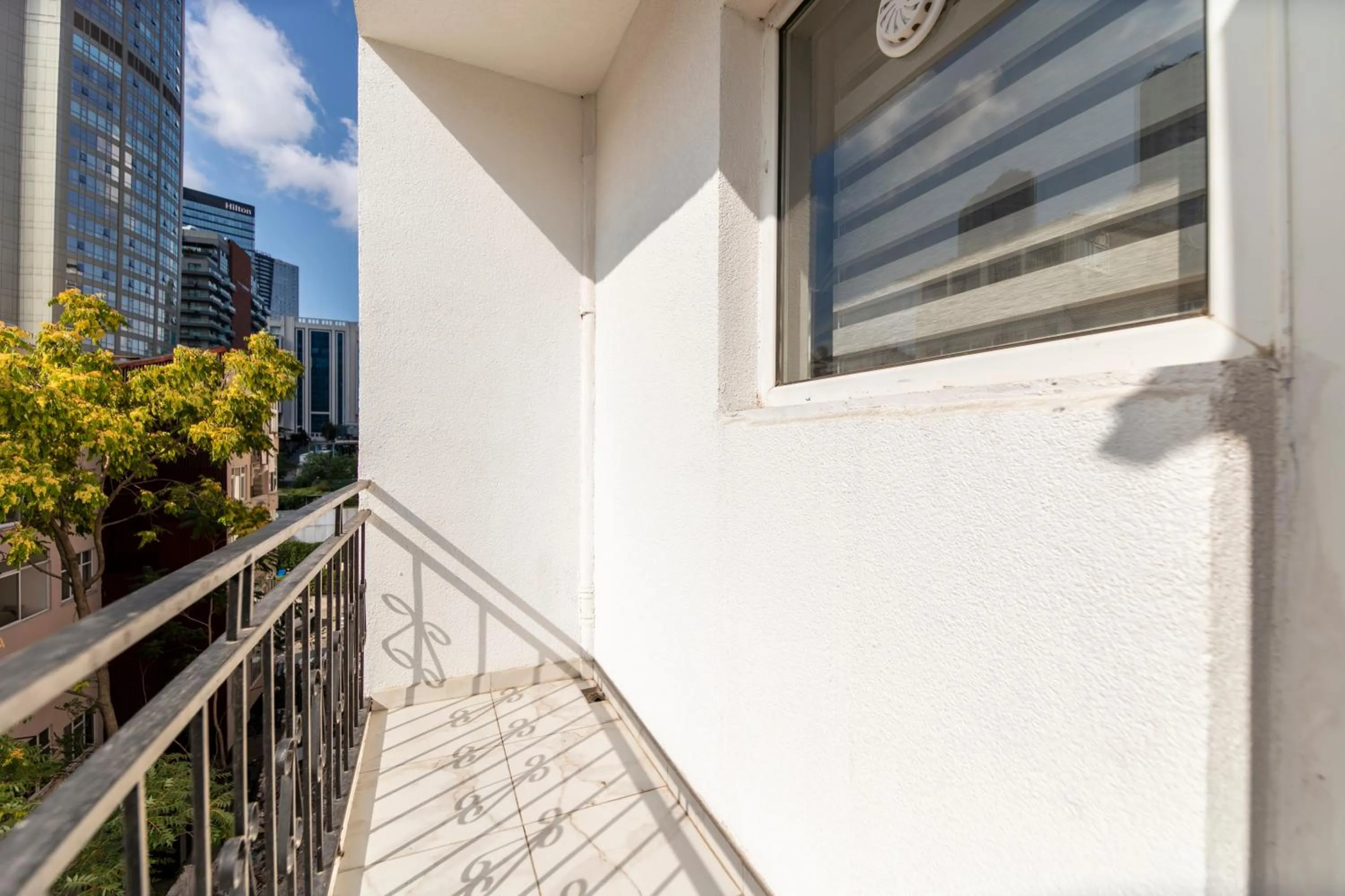 Balcony/Terrace in Hexa Suites Hotel