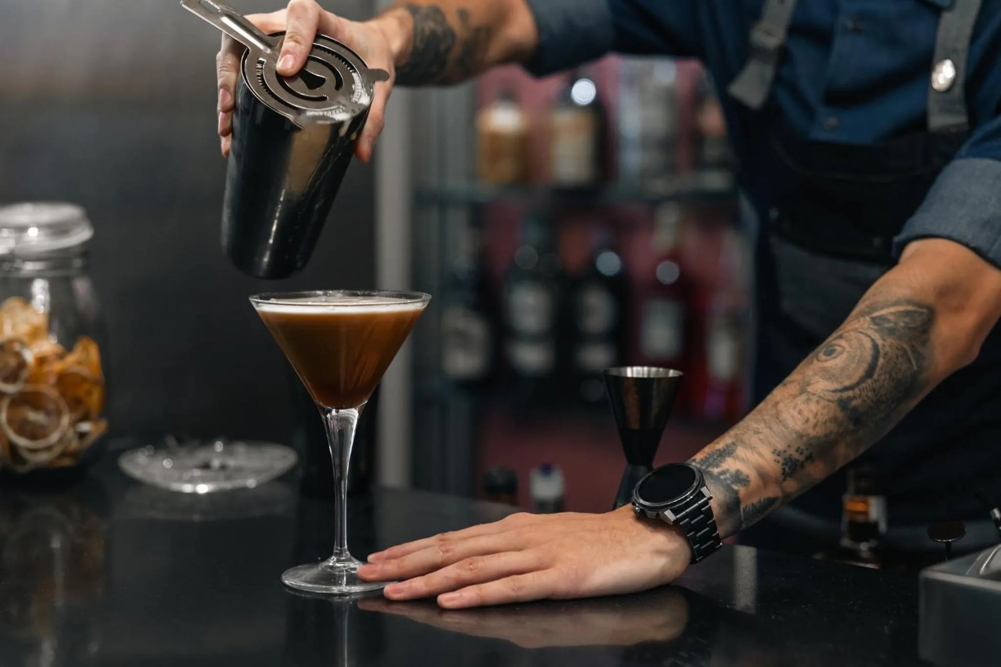 Lounge or bar in voco Madrid Retiro by IHG