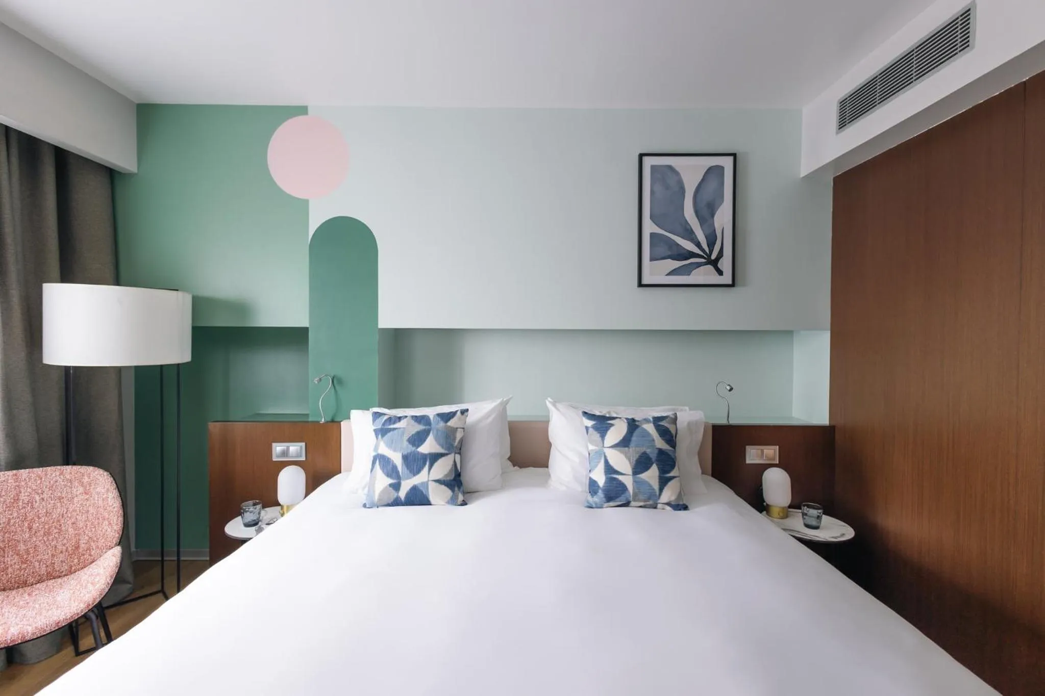 Photo of the whole room, Bed in voco Madrid Retiro by IHG