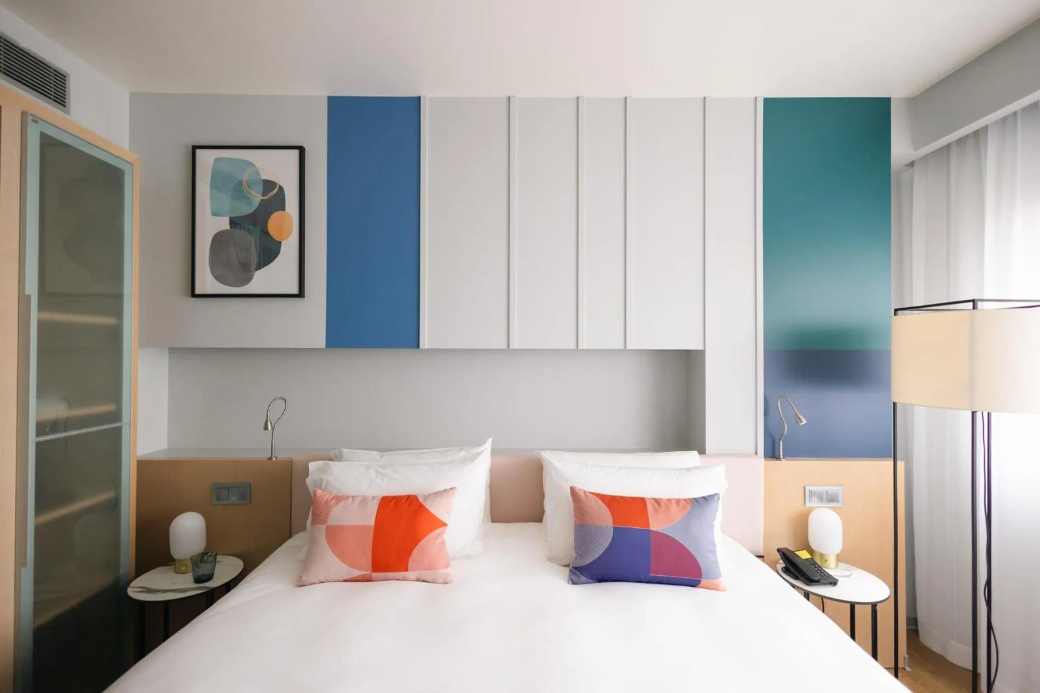 Photo of the whole room, Bed in voco Madrid Retiro by IHG