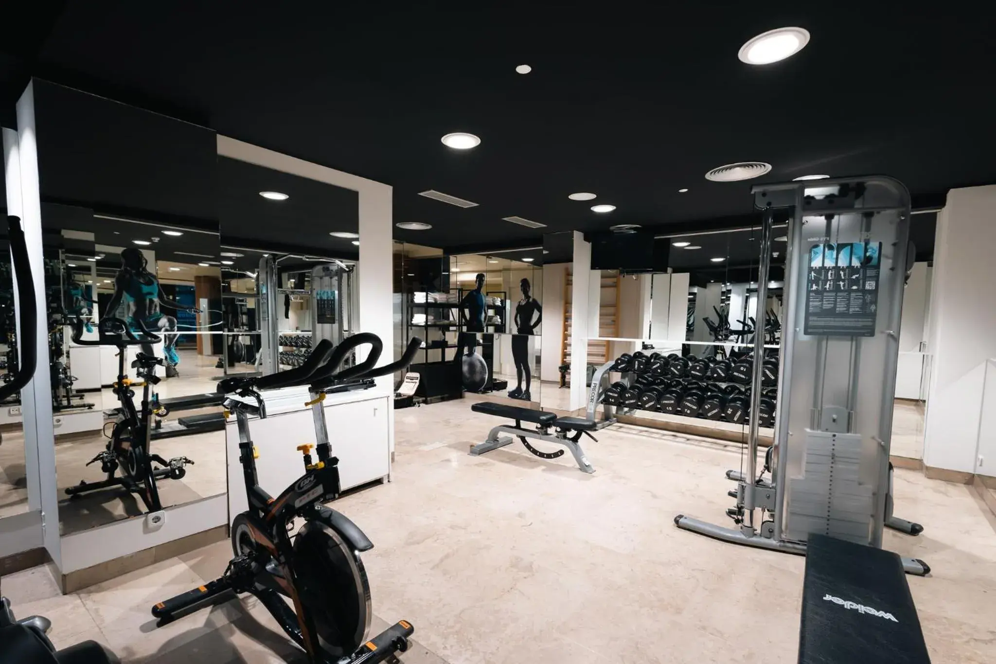 Fitness centre/facilities in voco Madrid Retiro by IHG Fitness centre/facilities in voco Madrid Retiro by IHG