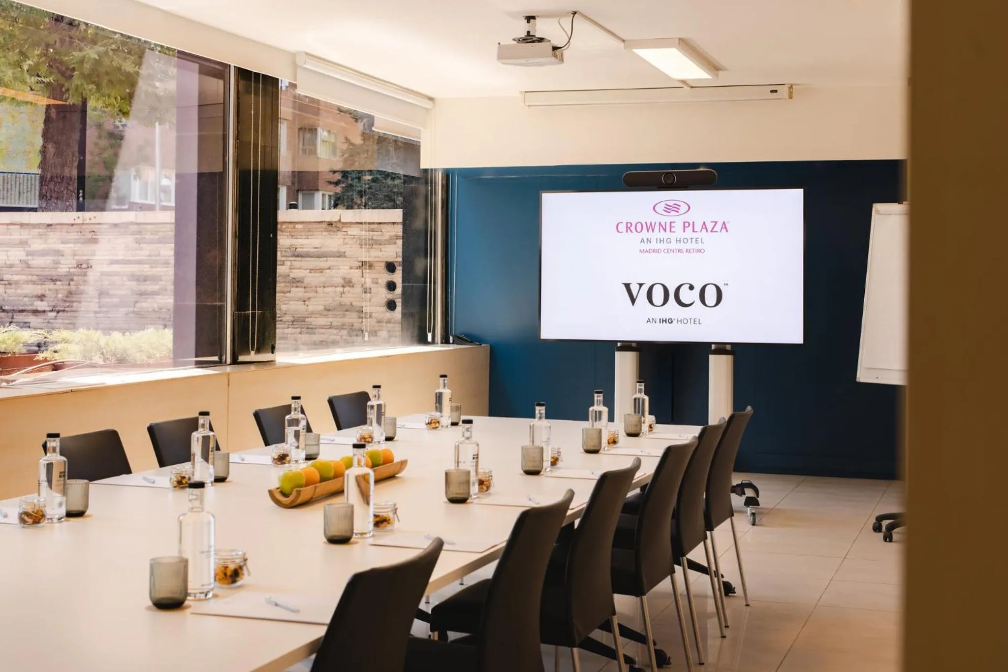 Meeting/conference room in voco Madrid Retiro by IHG