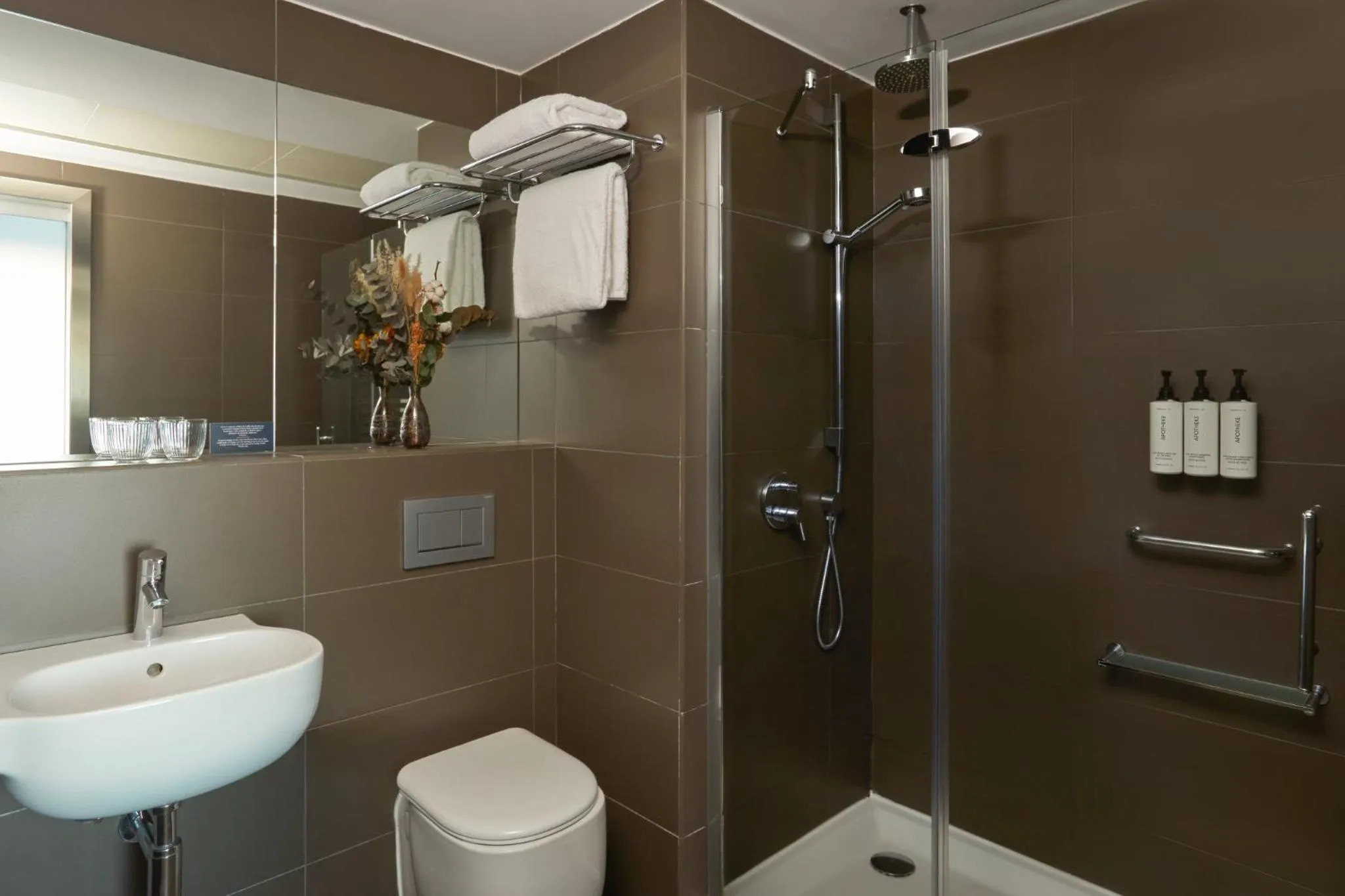 Bathroom in voco Madrid Retiro by IHG