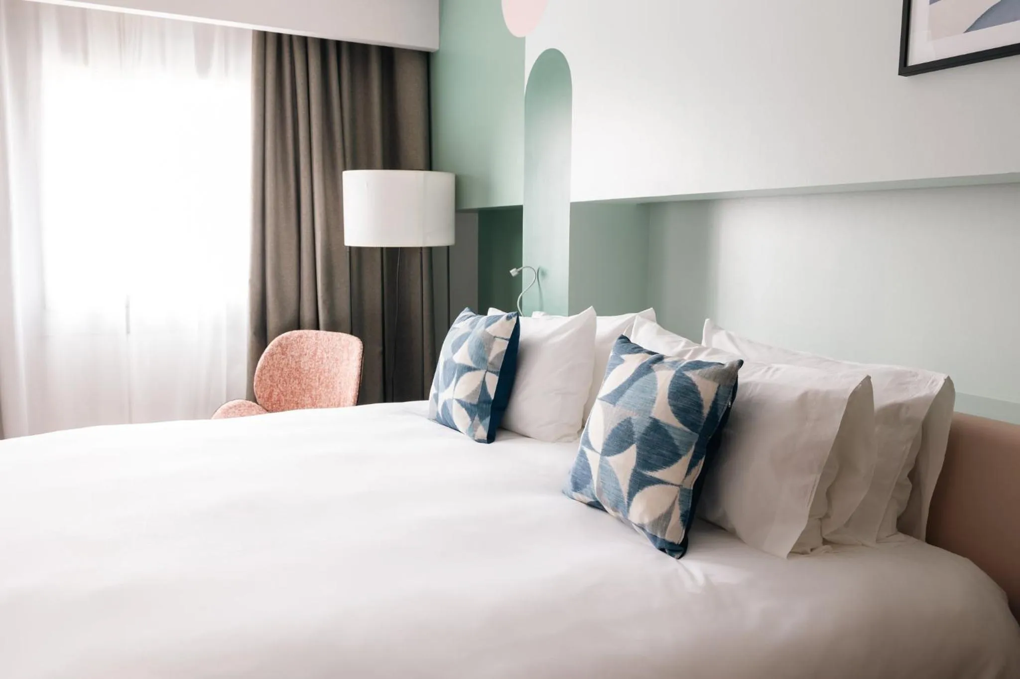 Photo of the whole room, Bed in voco Madrid Retiro by IHG