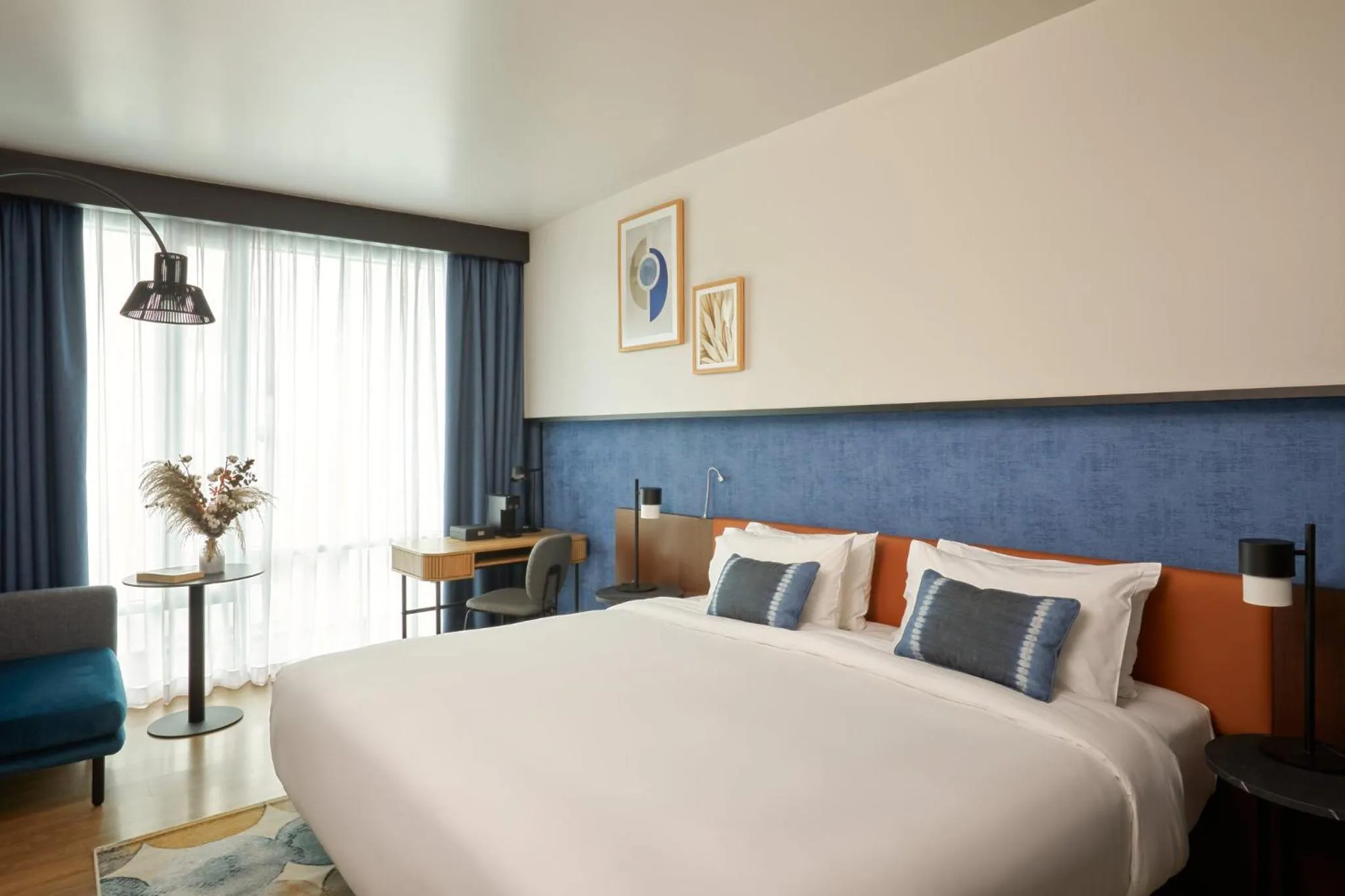 Photo of the whole room, Bed in voco Madrid Retiro by IHG