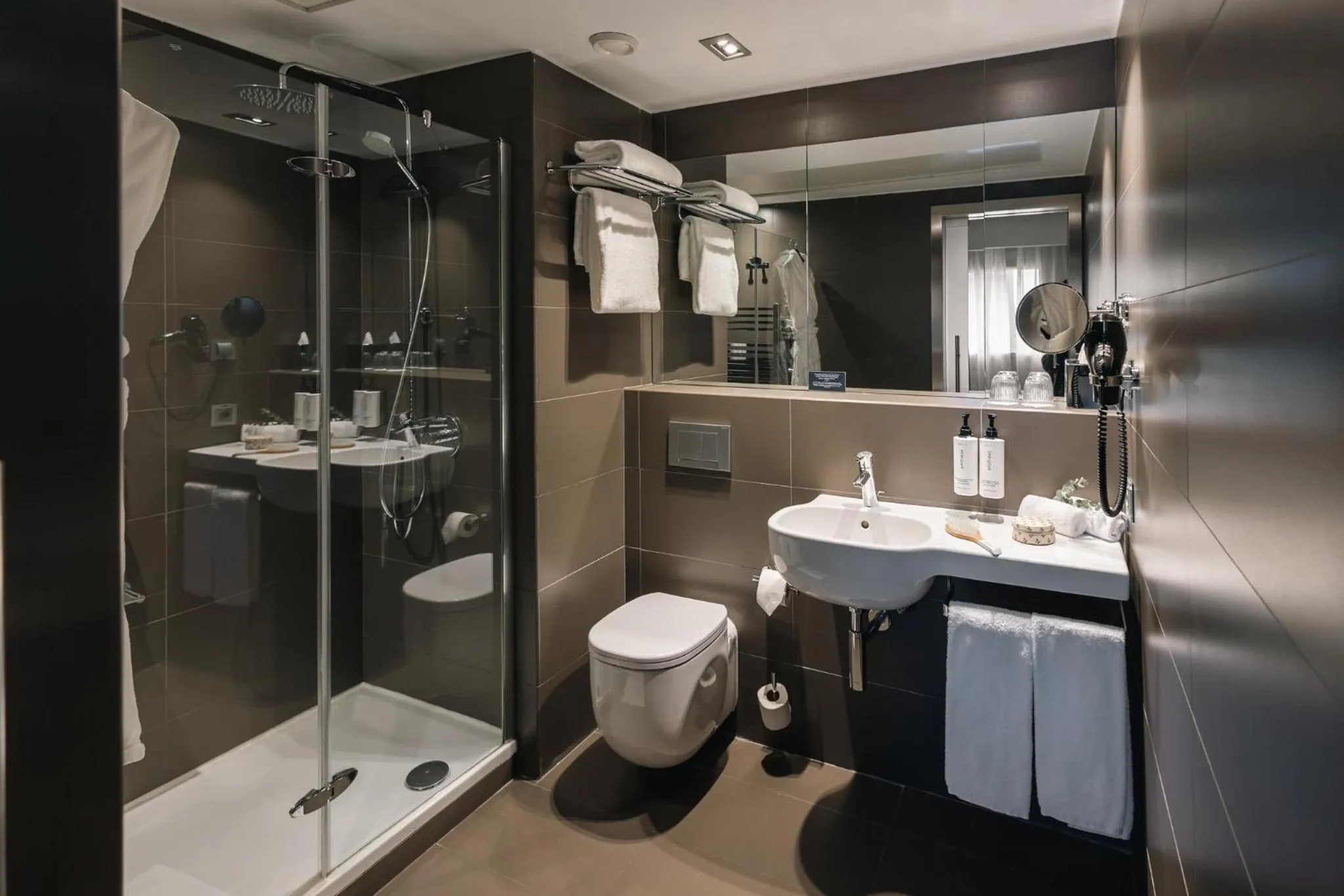 Bathroom in voco Madrid Retiro by IHG