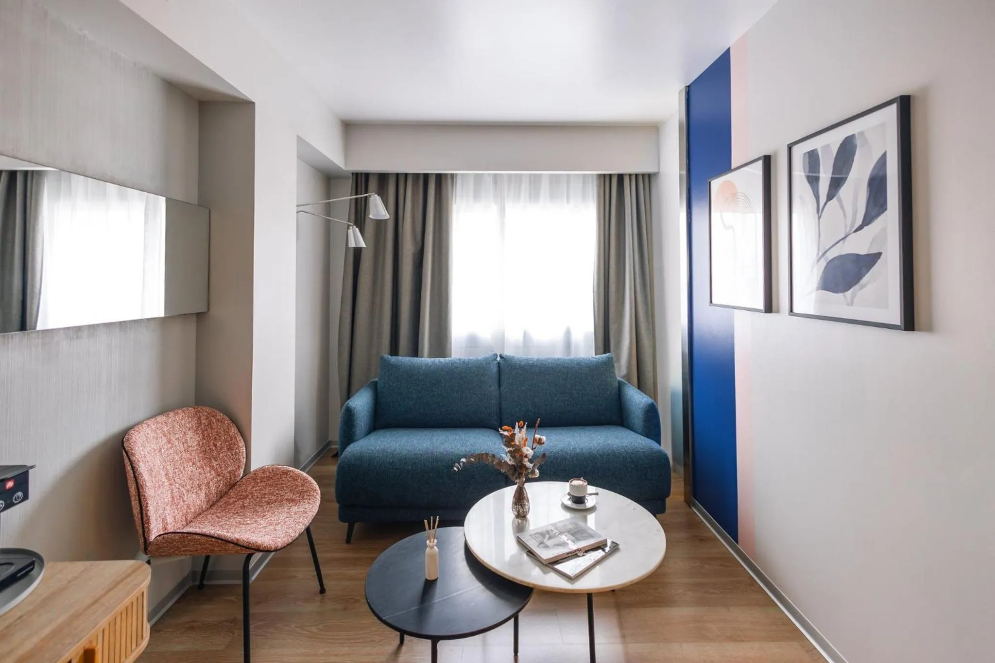 Photo of the whole room in voco Madrid Retiro by IHG