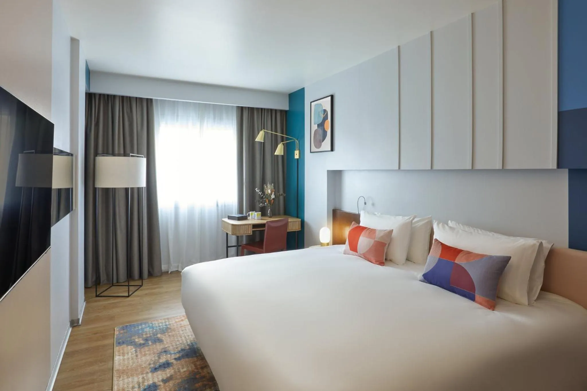 Photo of the whole room, Bed in voco Madrid Retiro by IHG