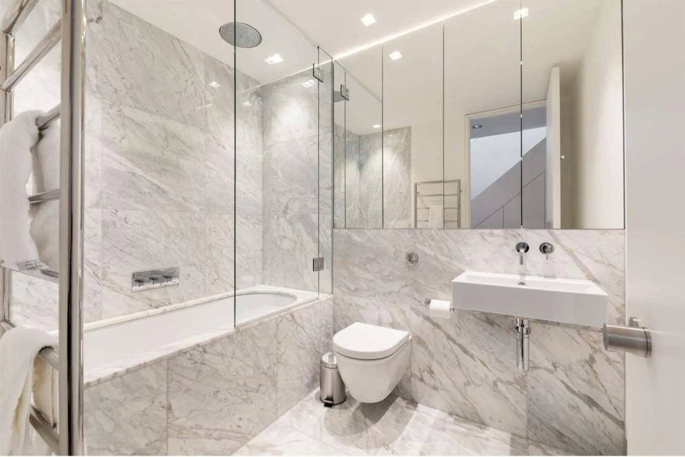 Shower in Synergy The Strand