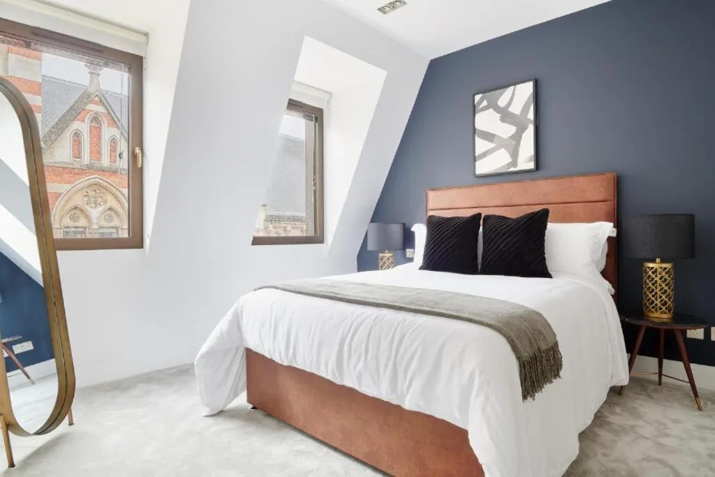 Bed in Synergy The Strand