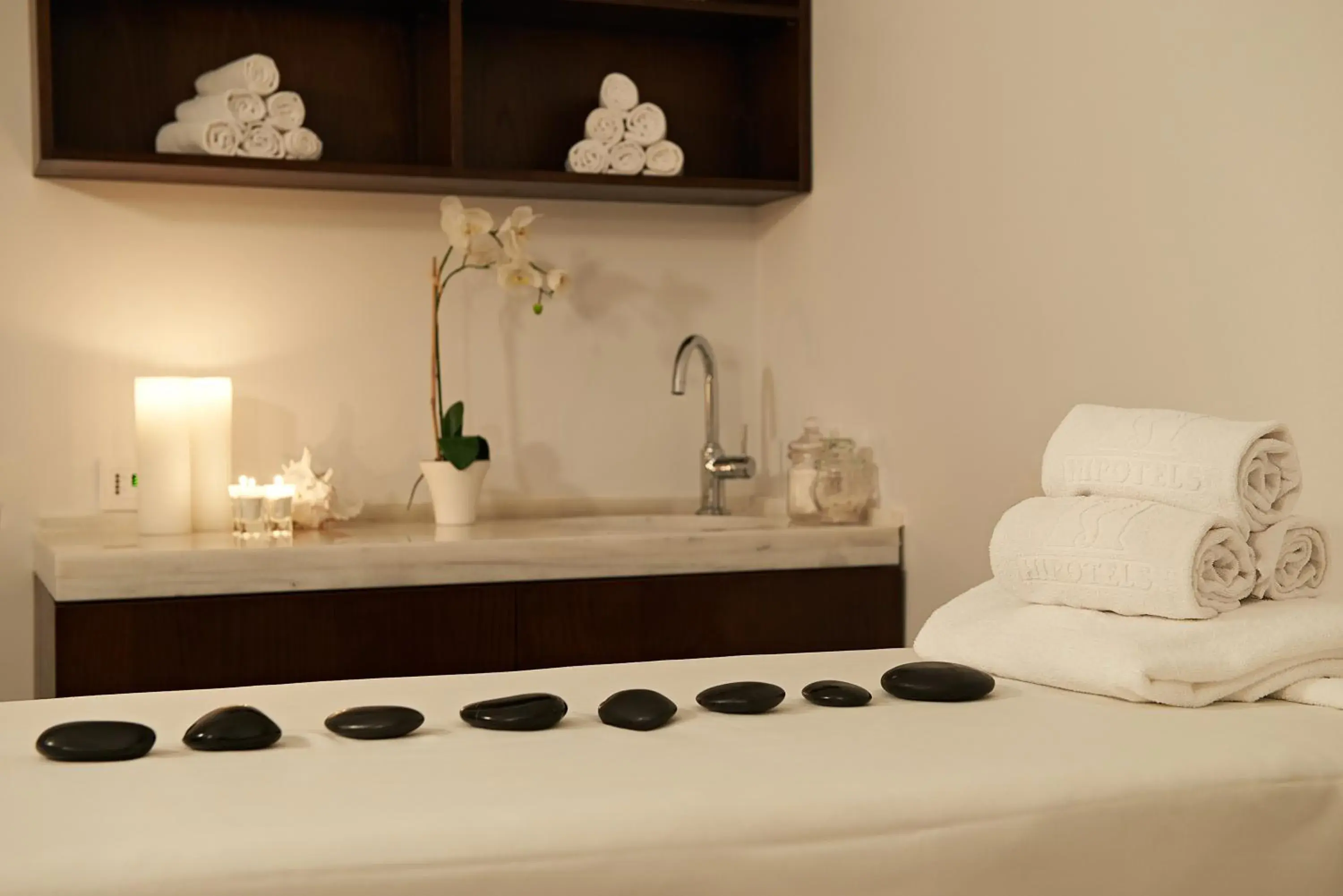 Massage, Bed in Hipotels Eurotel Punta Rotja Spa-Golf Massage, Bed in Hipotels Eurotel Punta Rotja Spa-Golf