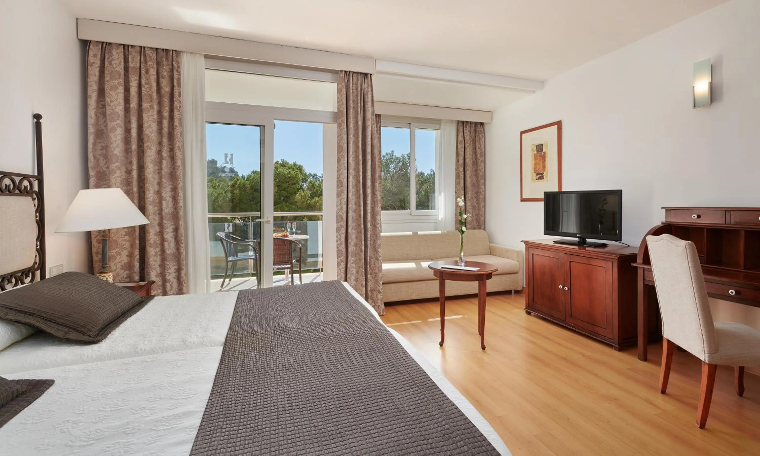 Bed in Hipotels Eurotel Punta Rotja Spa-Golf