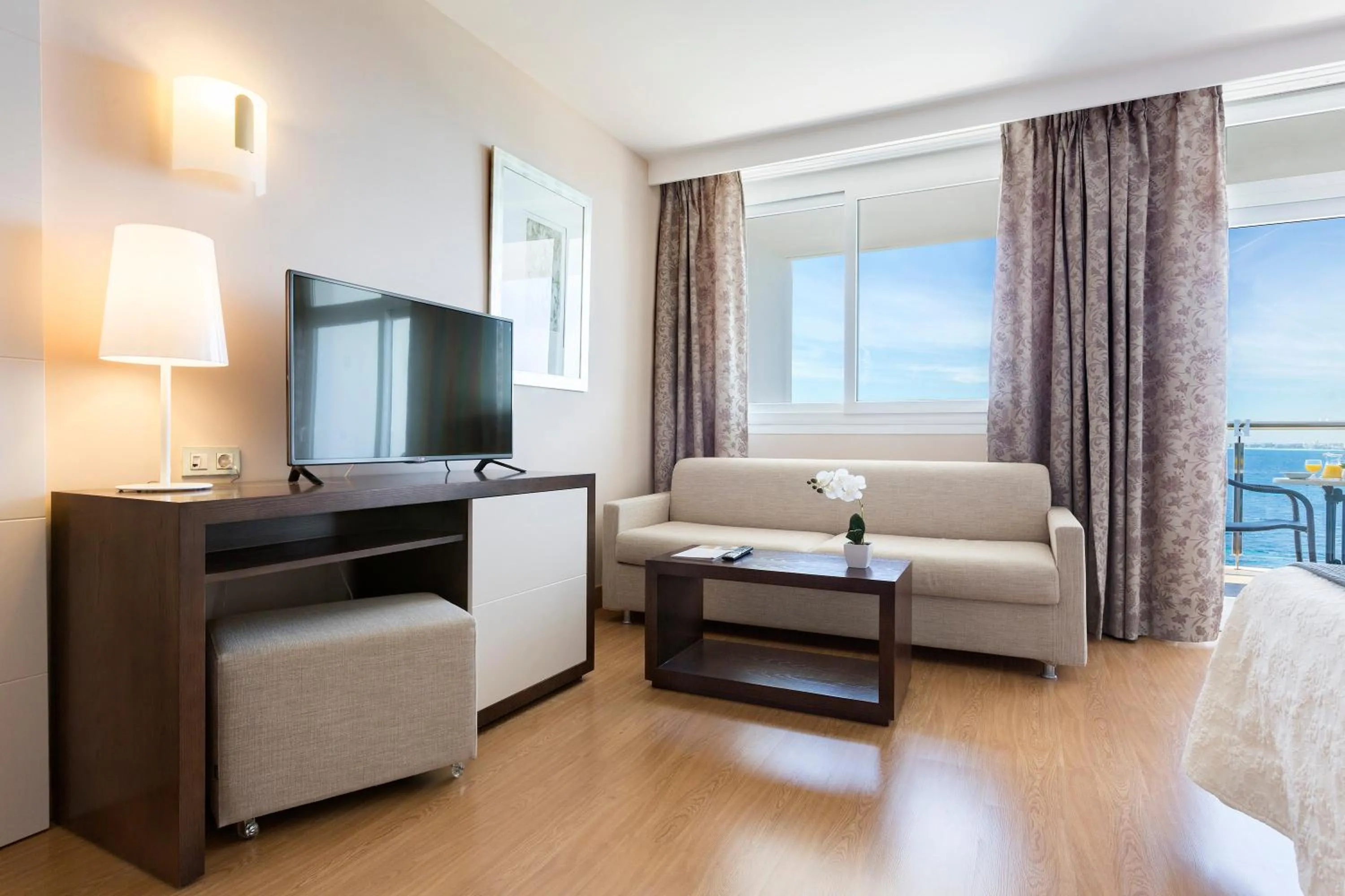 TV and multimedia in Hipotels Eurotel Punta Rotja Spa-Golf