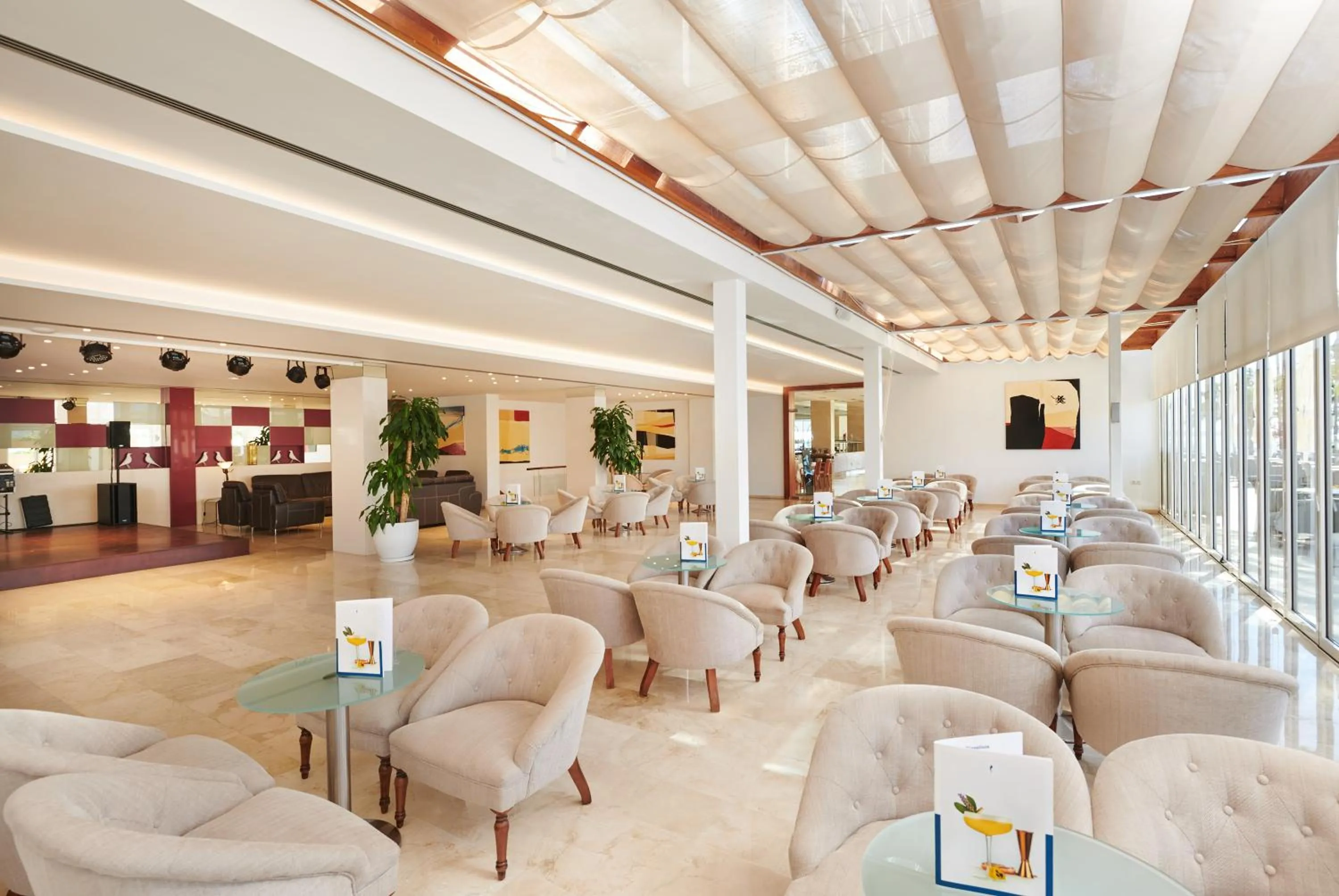 Lounge or bar in Hipotels Eurotel Punta Rotja Spa-Golf