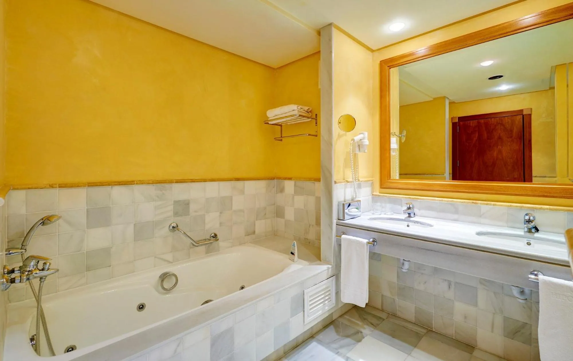 Shower in Hipotels Eurotel Punta Rotja Spa-Golf