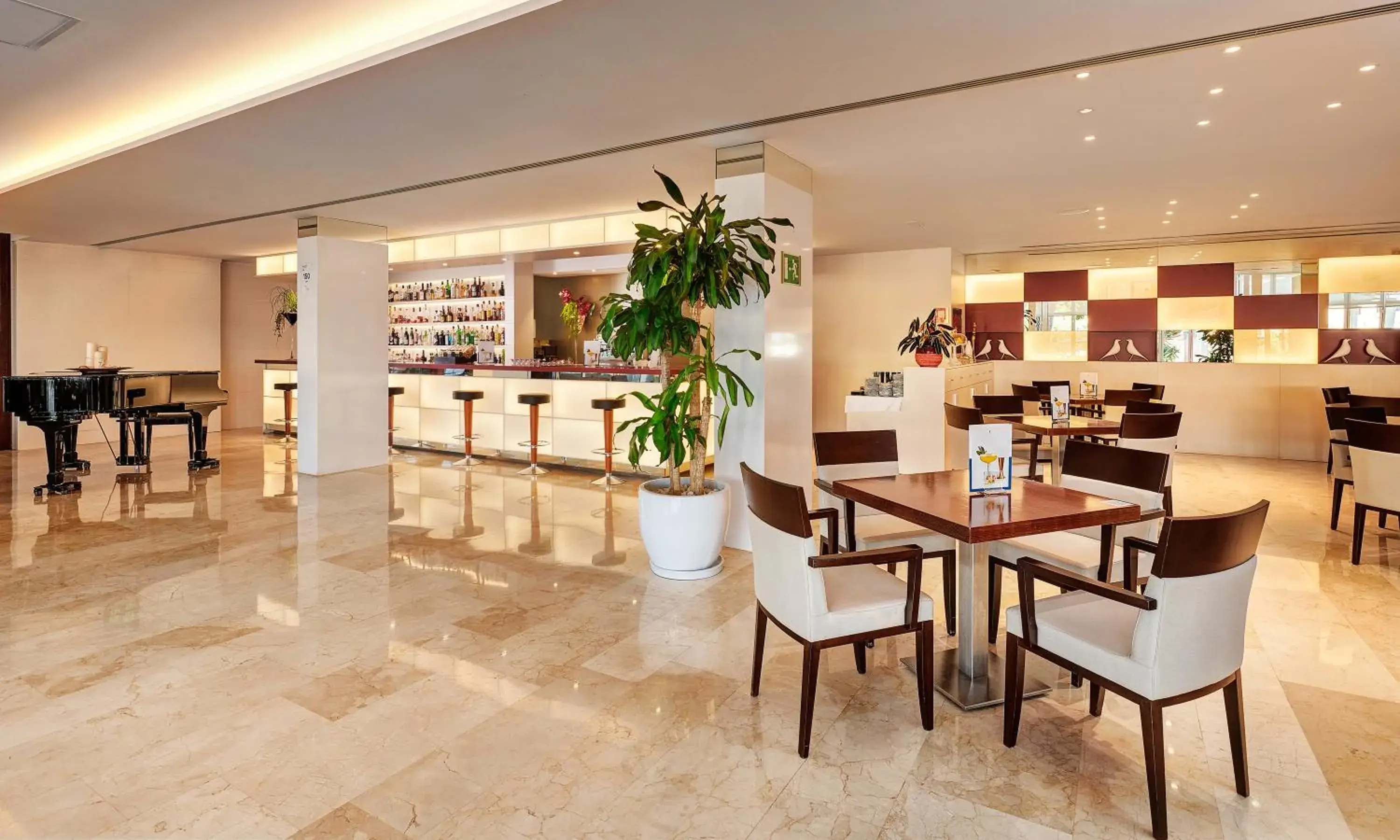 Lounge or bar in Hipotels Eurotel Punta Rotja Spa-Golf Lounge or bar in Hipotels Eurotel Punta Rotja Spa-Golf