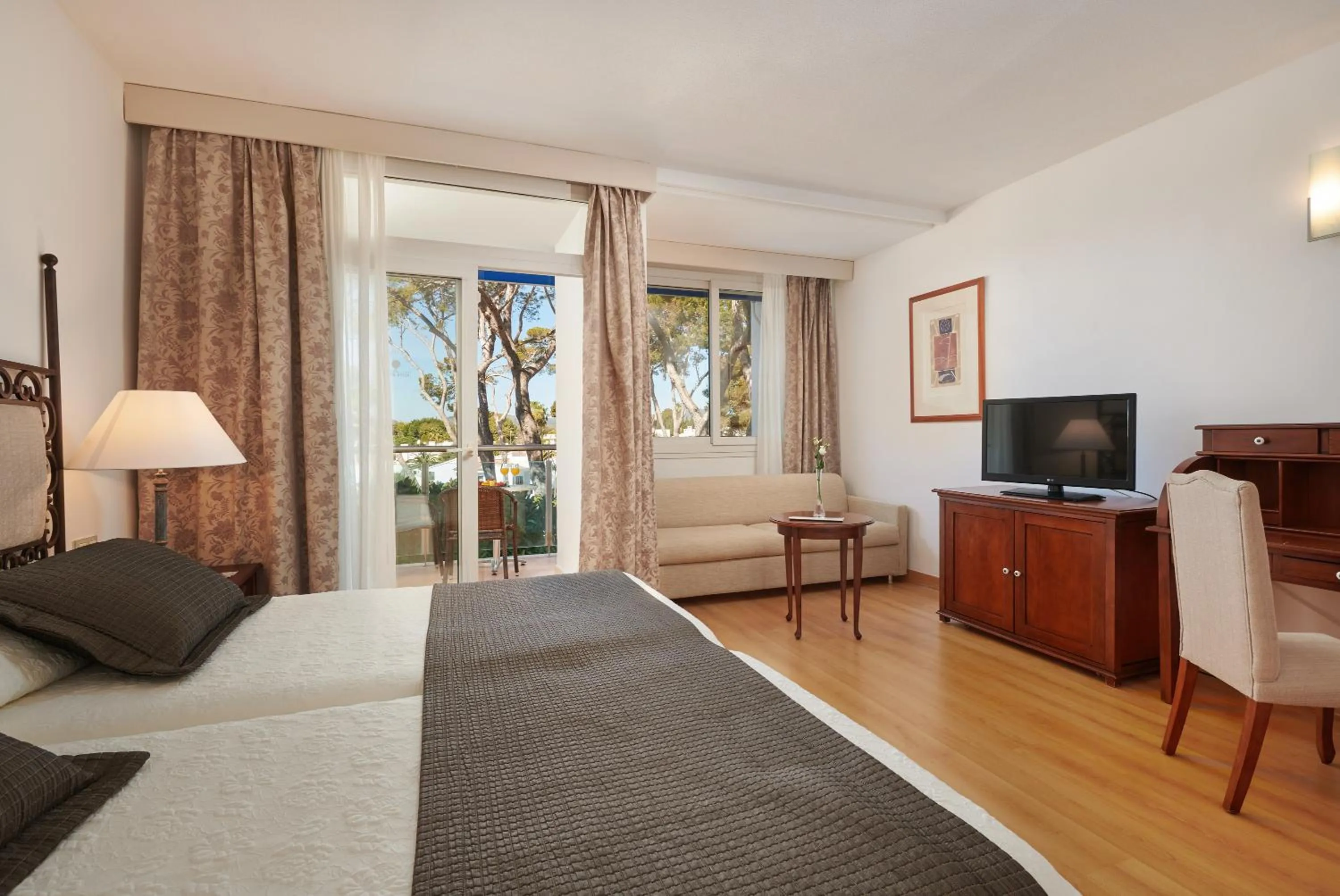 Bed in Hipotels Eurotel Punta Rotja Spa-Golf