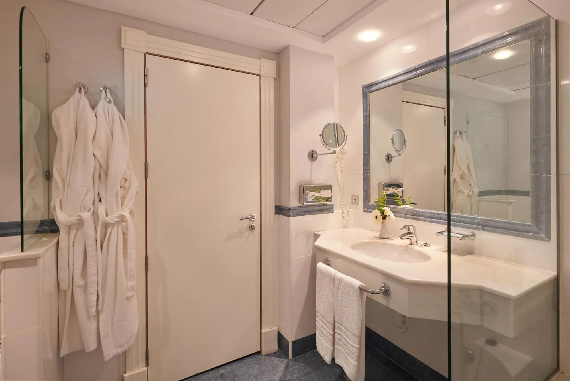 Shower in Hipotels Eurotel Punta Rotja Spa-Golf