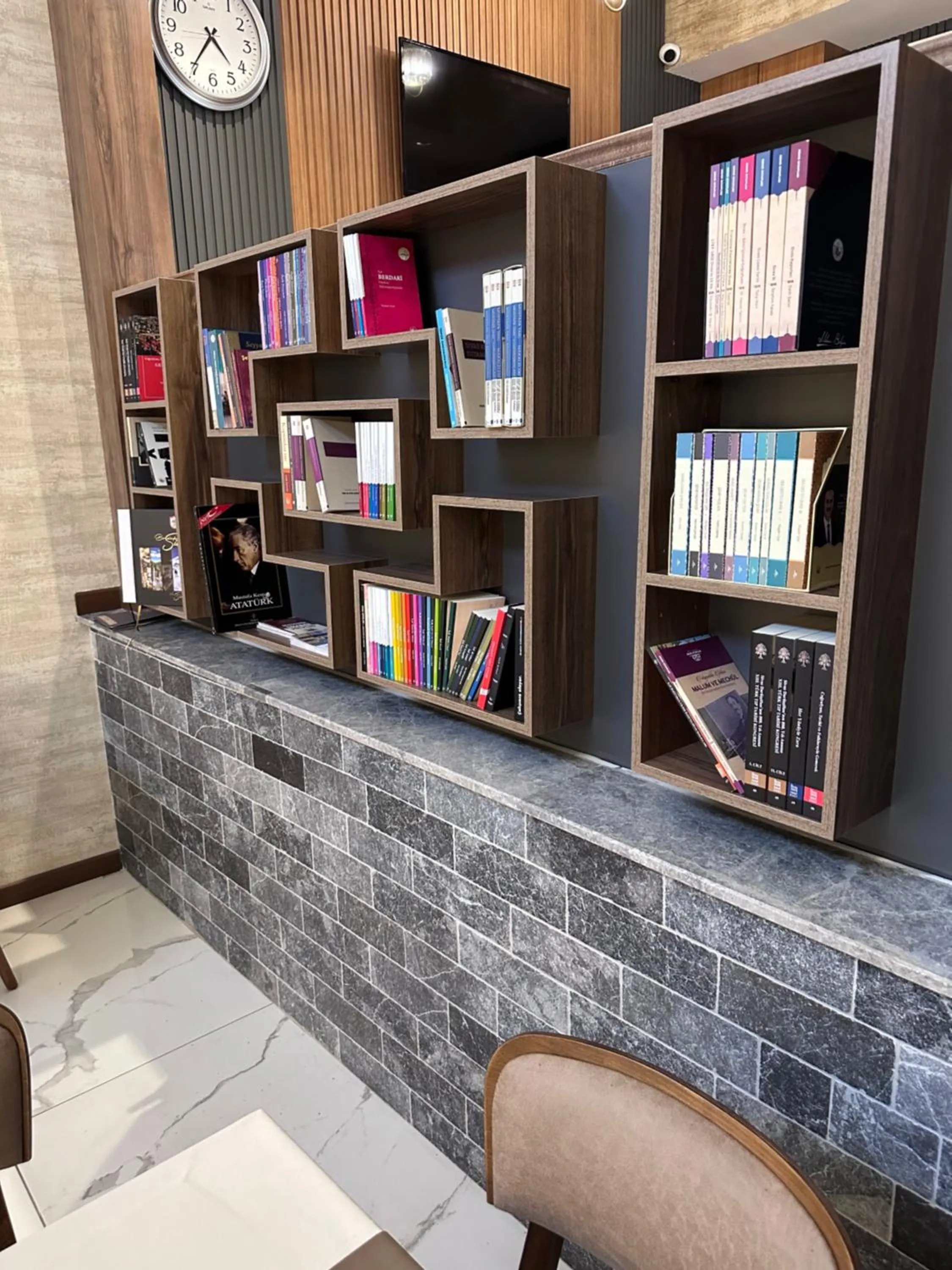 Library in Özkaya hotel