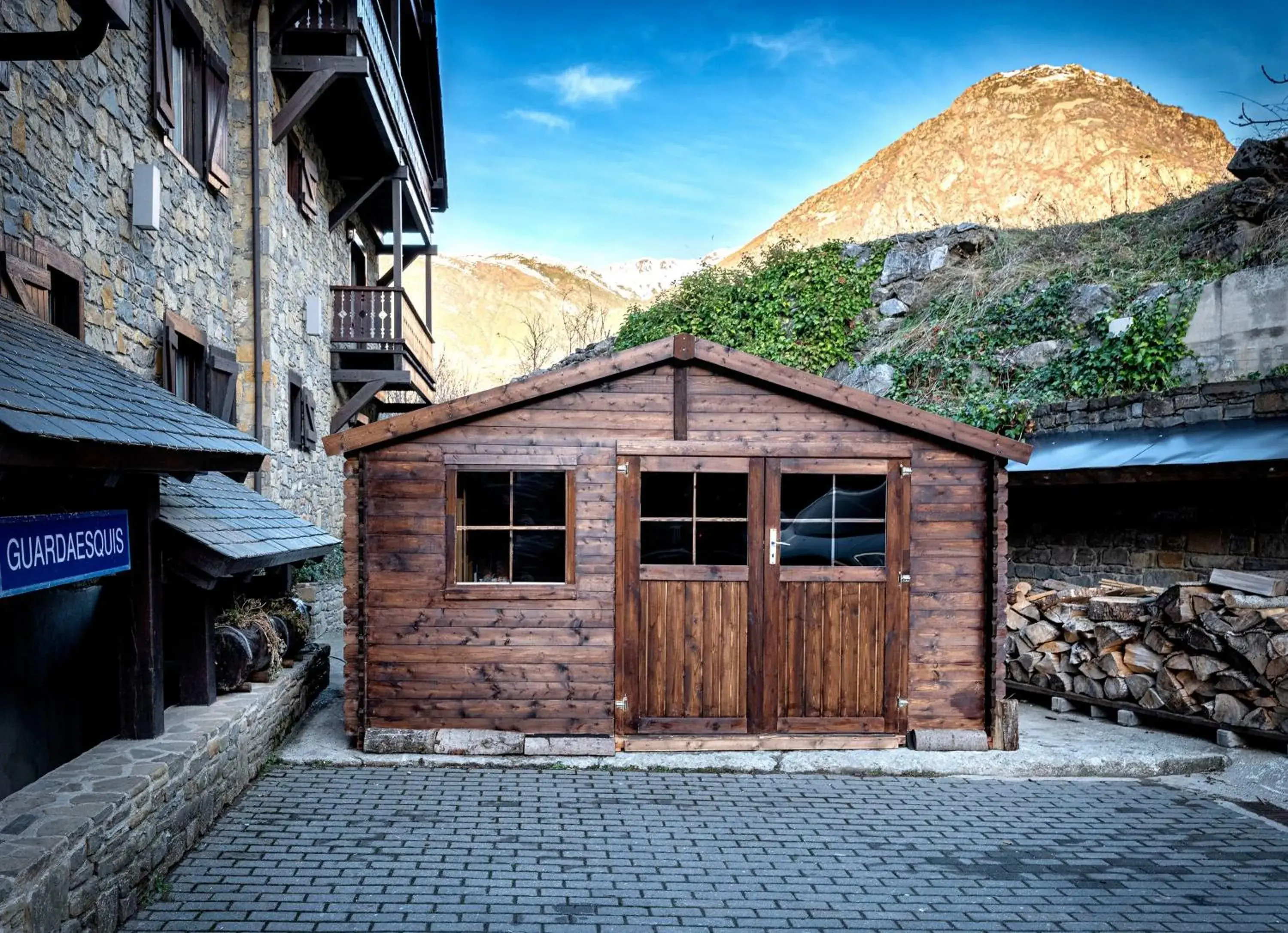 Property building in Meliá de Tredós Property building in Meliá de Tredós