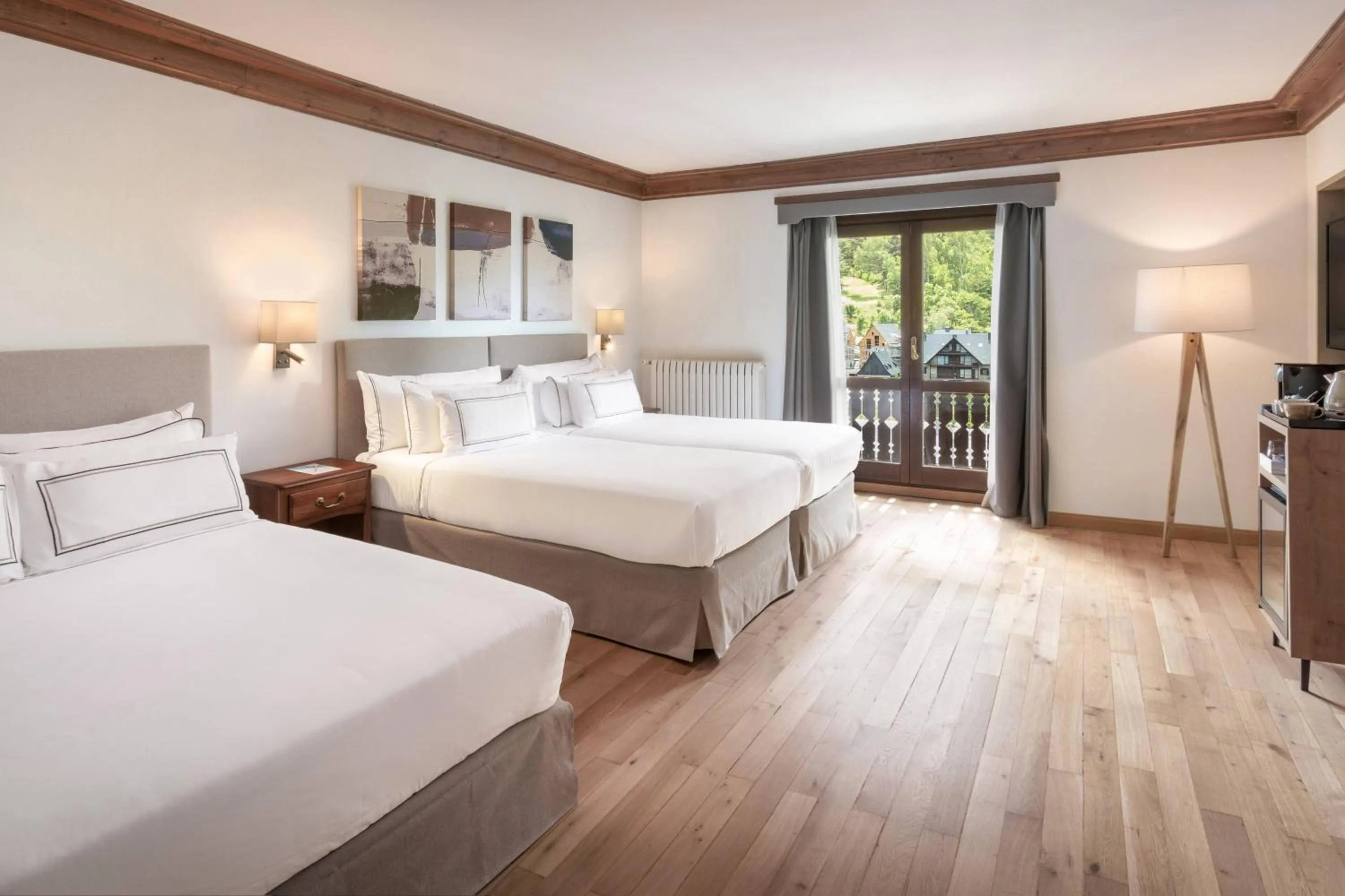 Property building, Bed in Meliá de Tredós