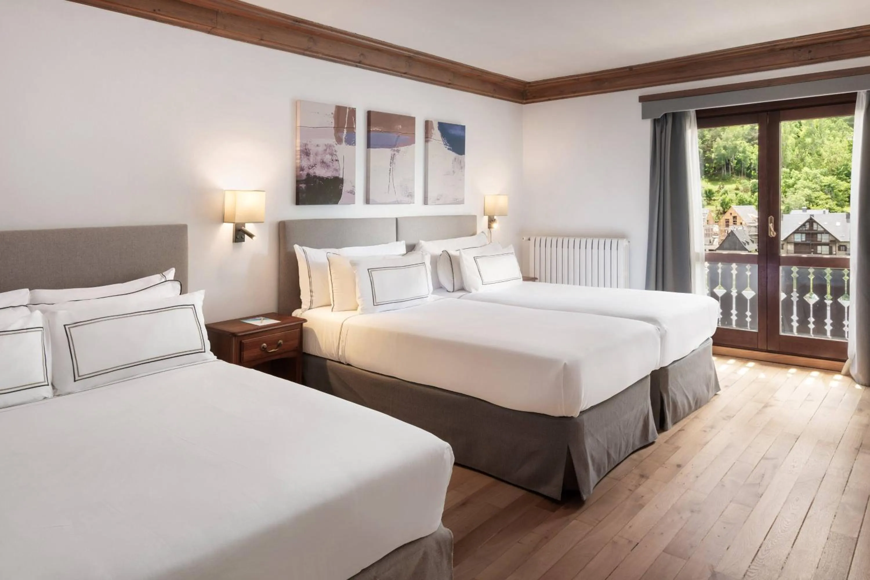 Property building, Bed in Meliá de Tredós