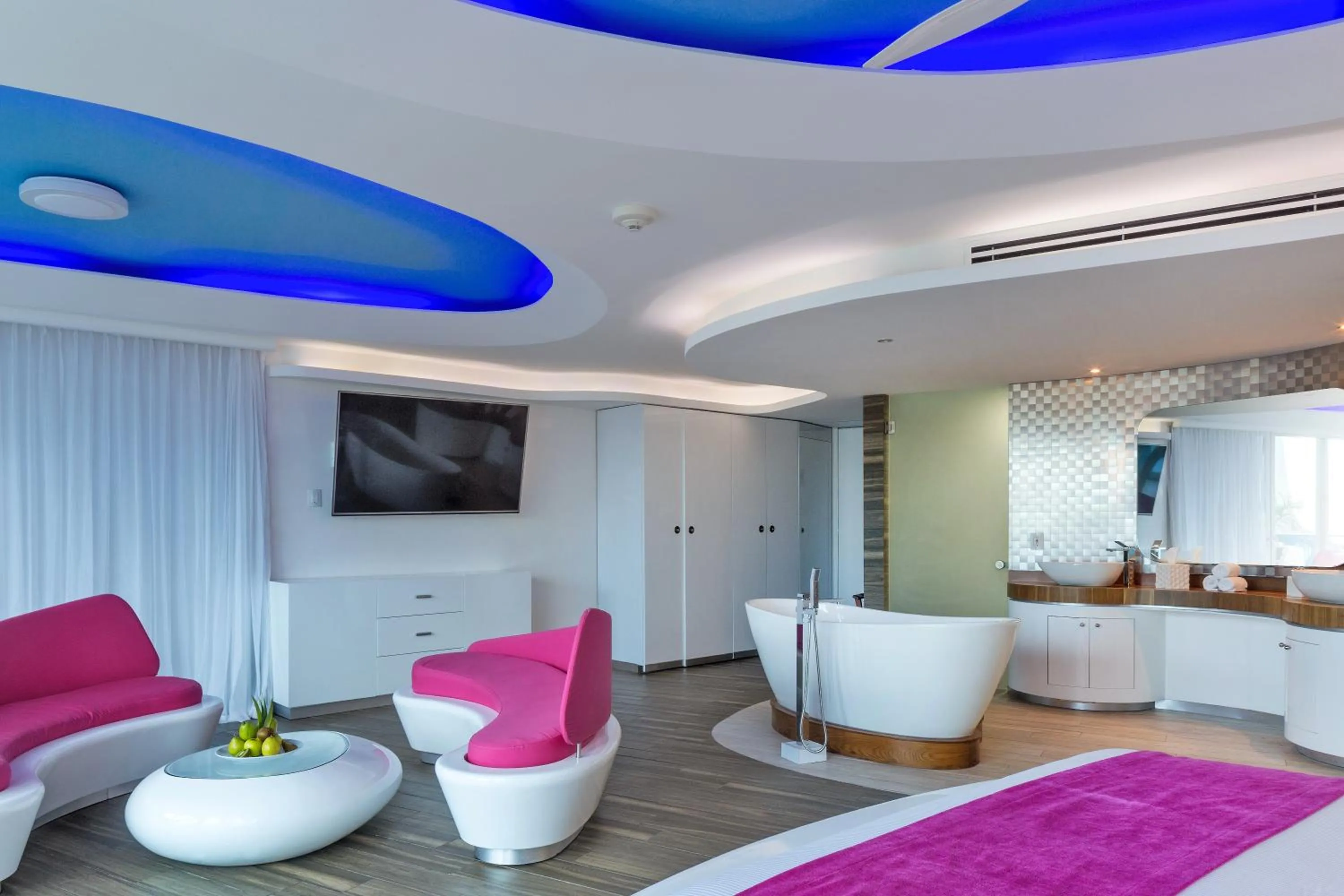 TV and multimedia in The Carmen Hotel - Ocean Front