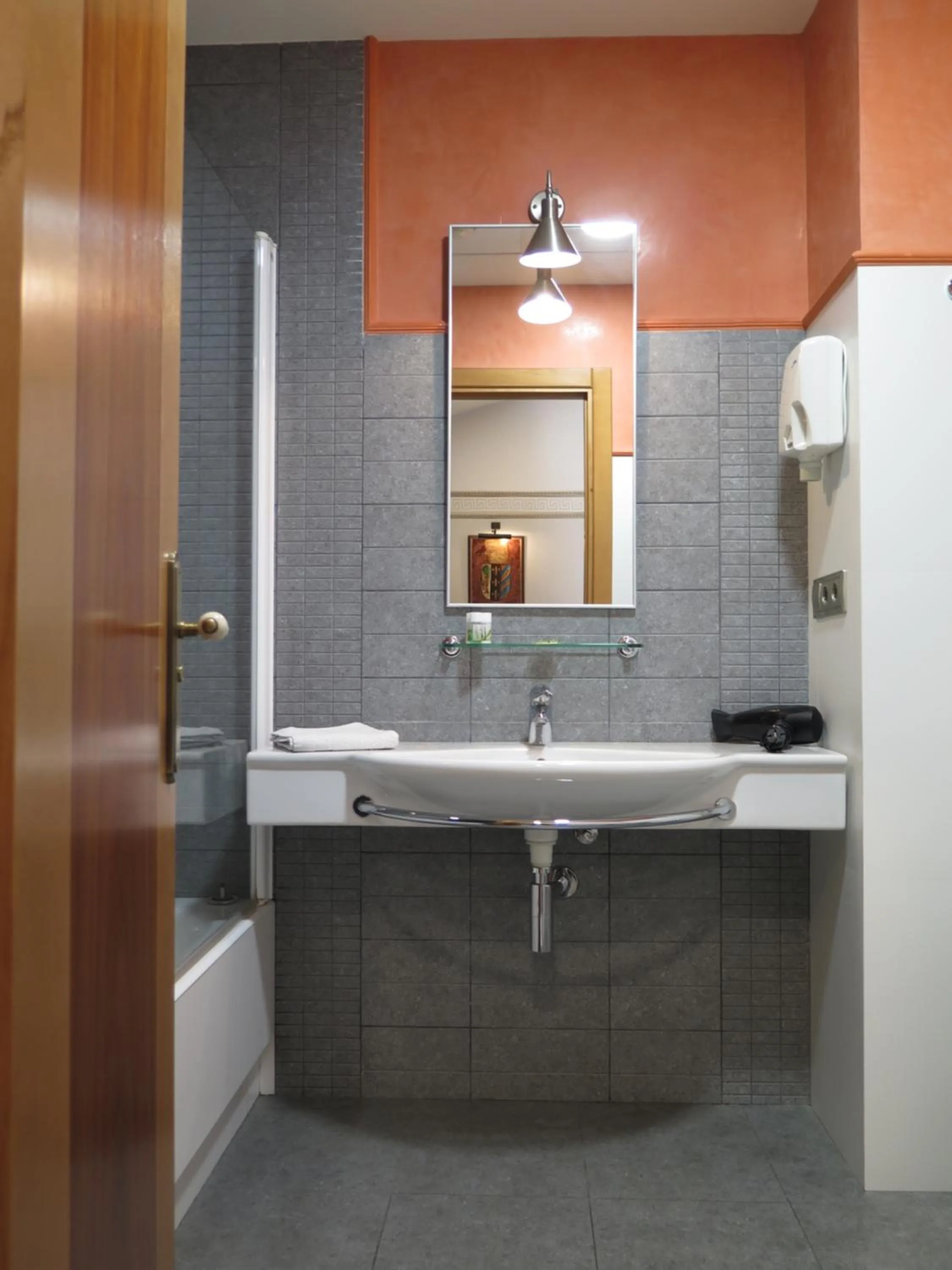 Bathroom in Hotel Don Miguel Plaza