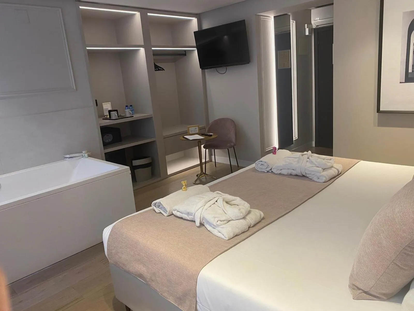 Bed in YOU & CO. J. Botánico Boutique