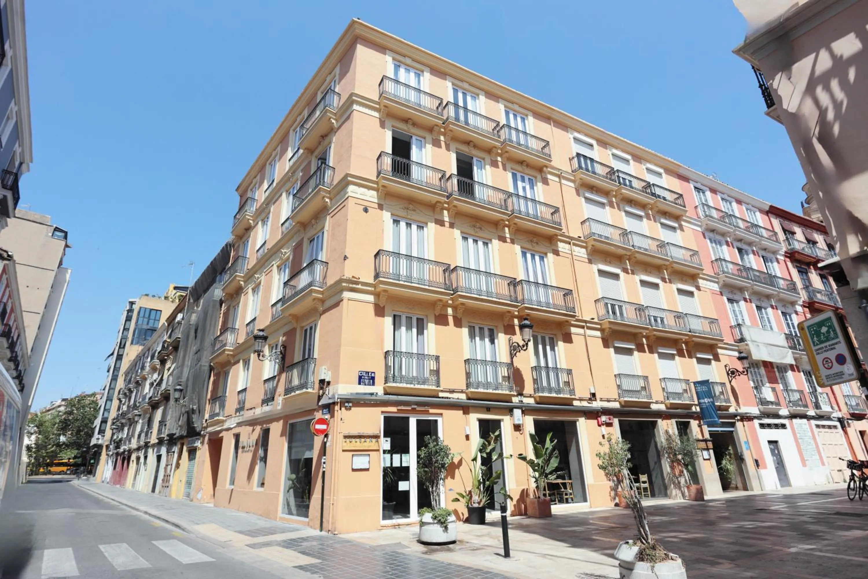 YOU & CO. J. Botánico Boutique