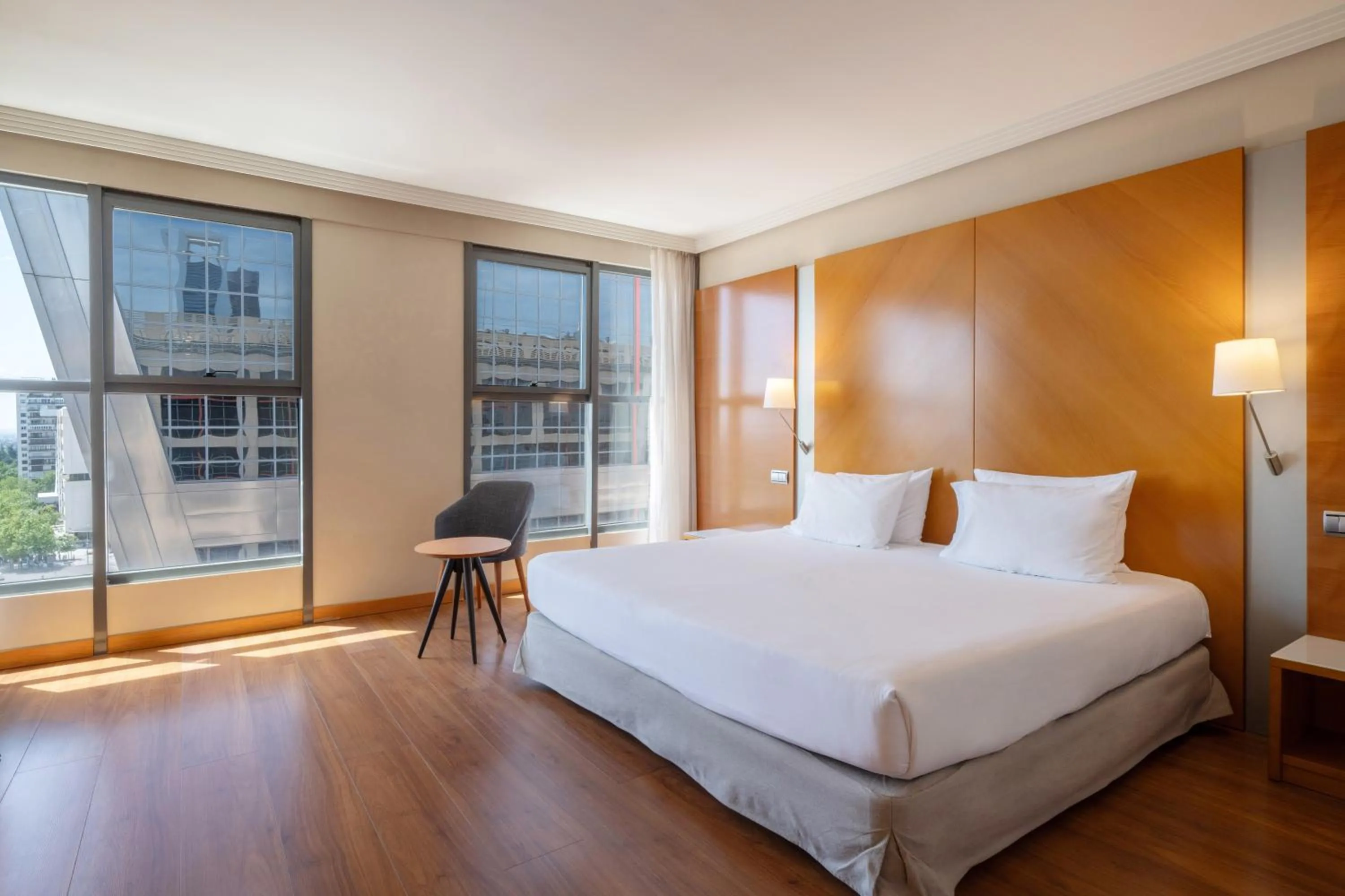 Photo of the whole room, Bed in Exe Plaza