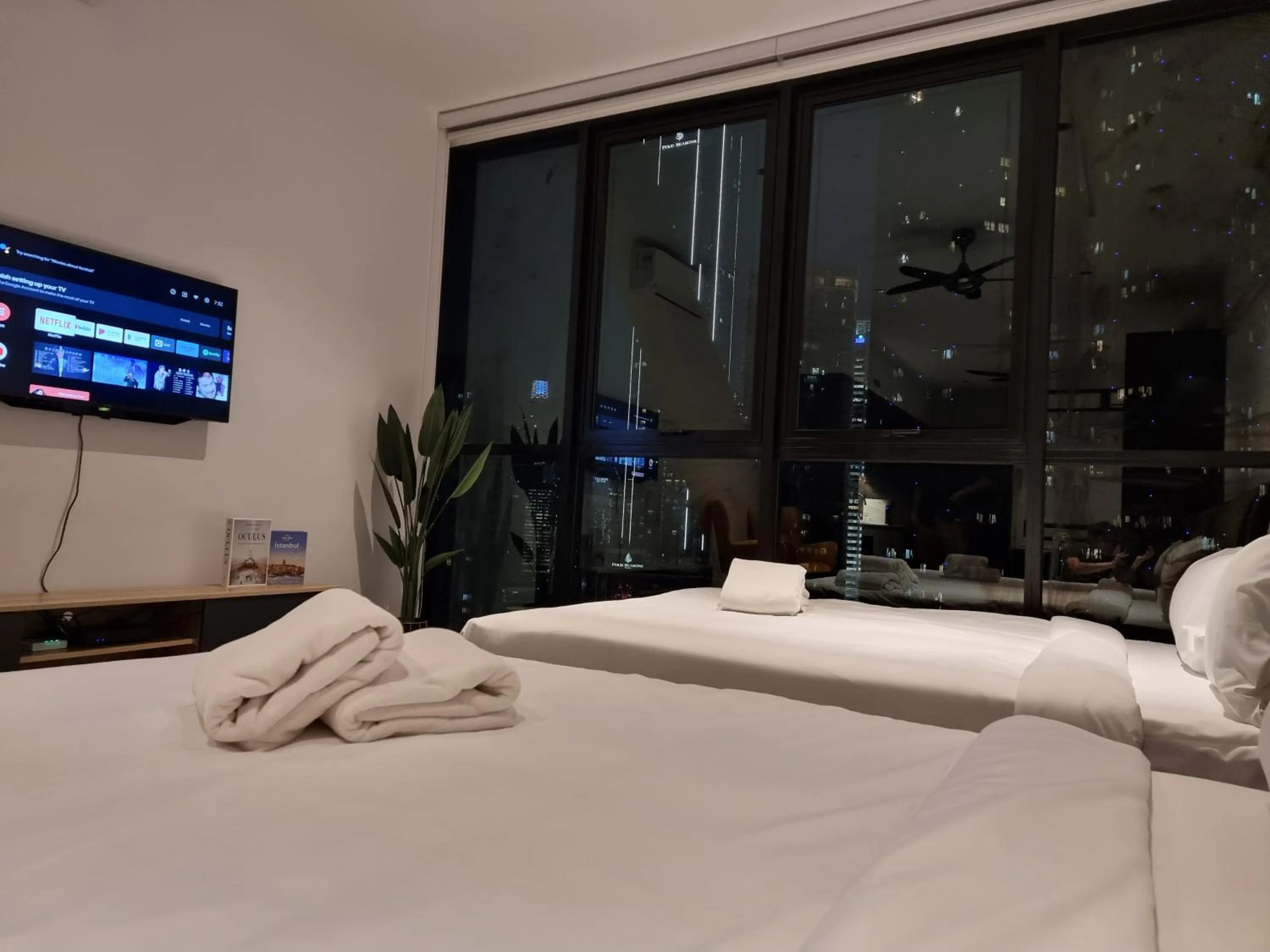 Bed in Scarletz Suites KLCC by De Harlequins Guesthouse