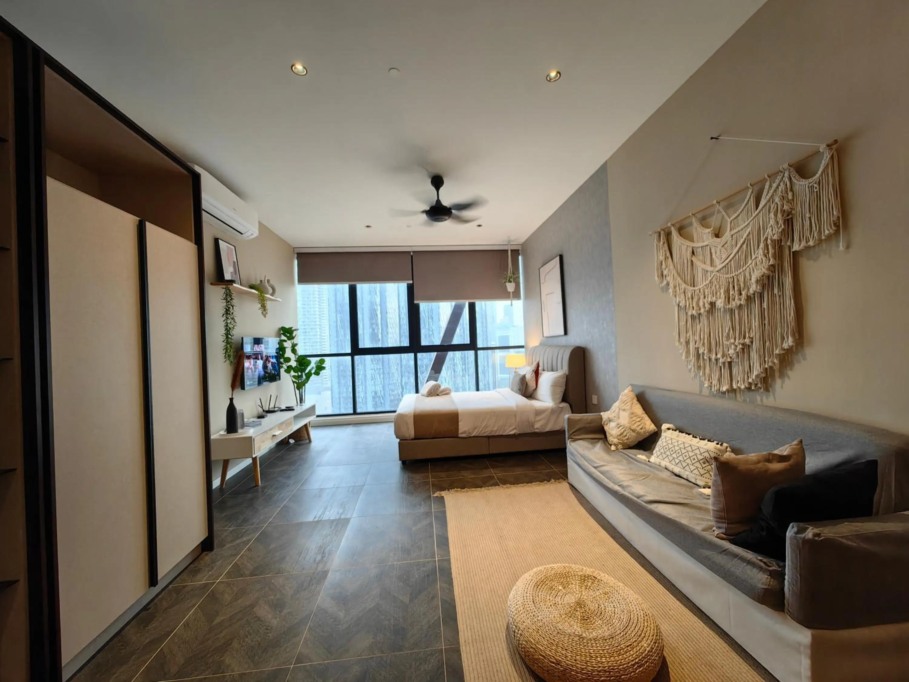 Scarletz Suites KLCC by De Harlequins Guesthouse