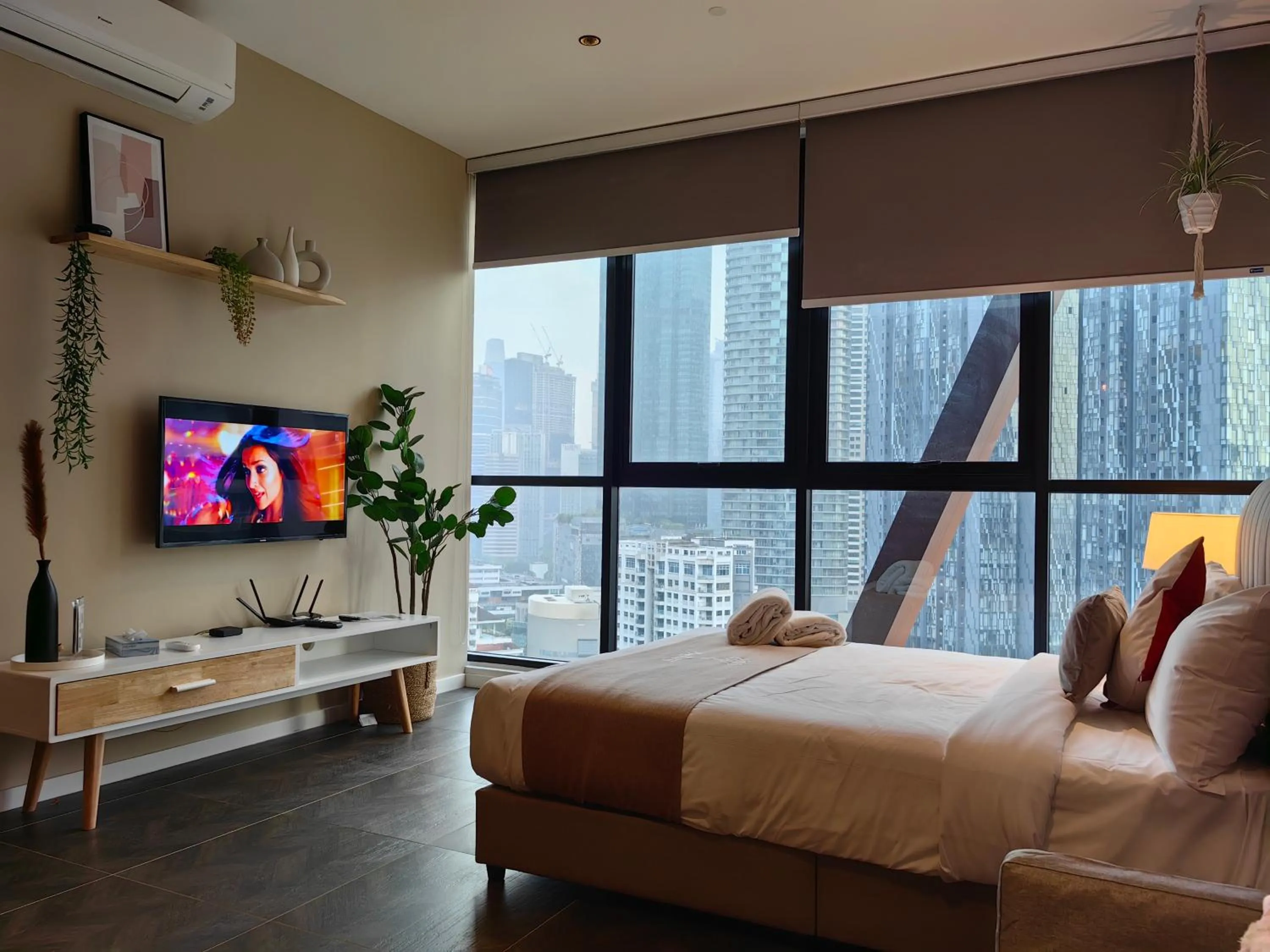 Bed in Scarletz Suites KLCC by De Harlequins Guesthouse