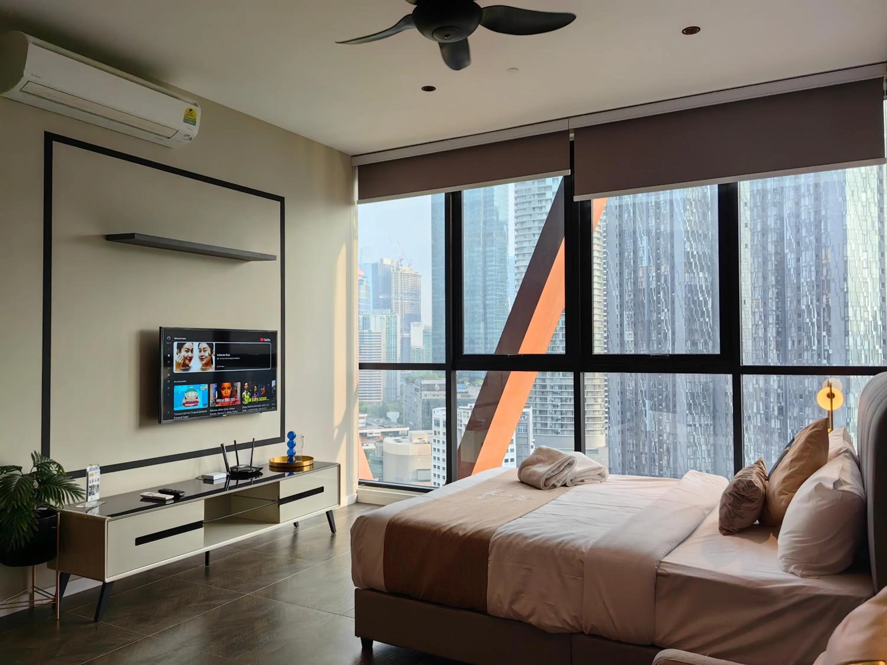 Bed in Scarletz Suites KLCC by De Harlequins Guesthouse