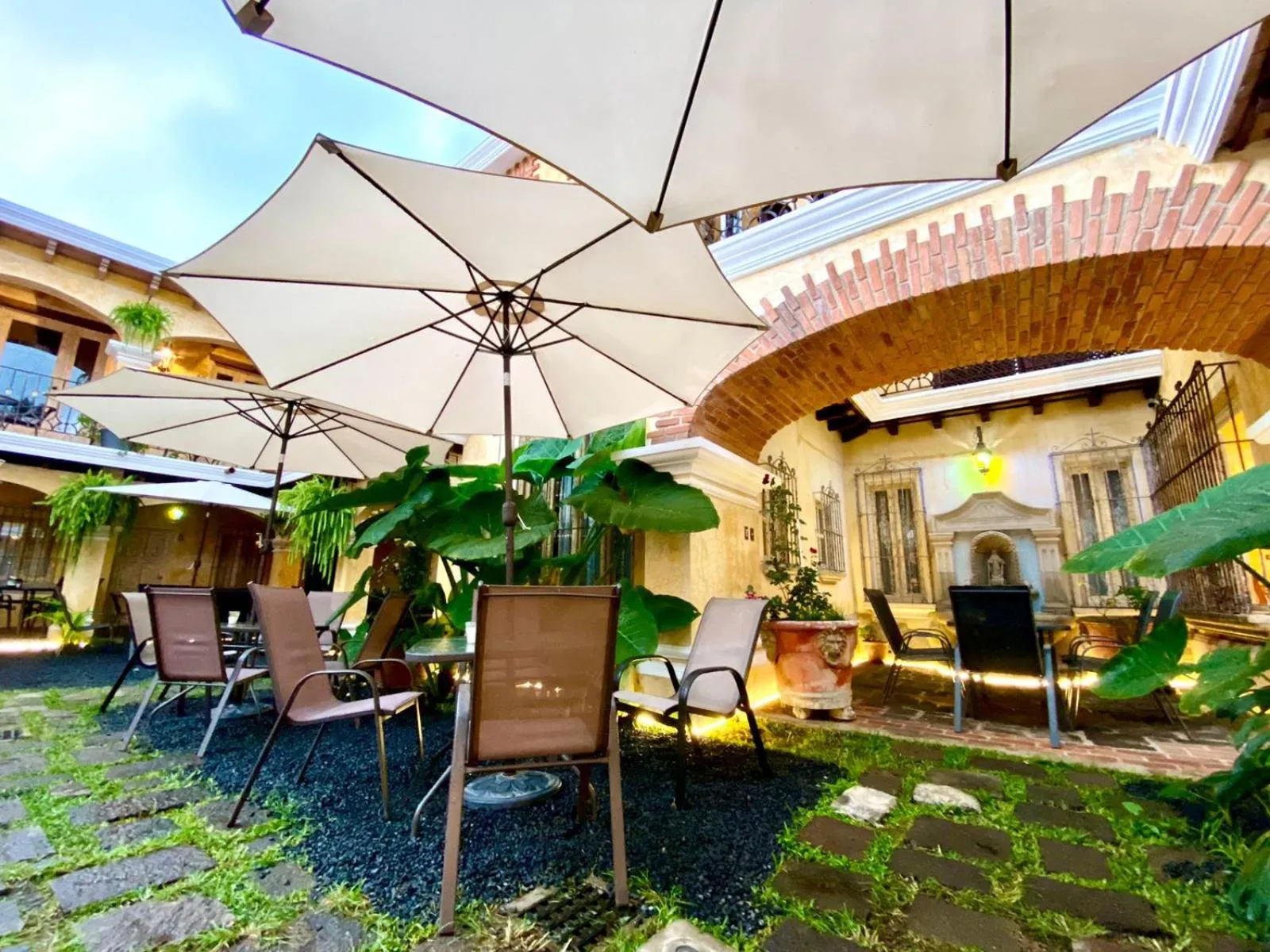 Property building in Hotel Casa Realeza