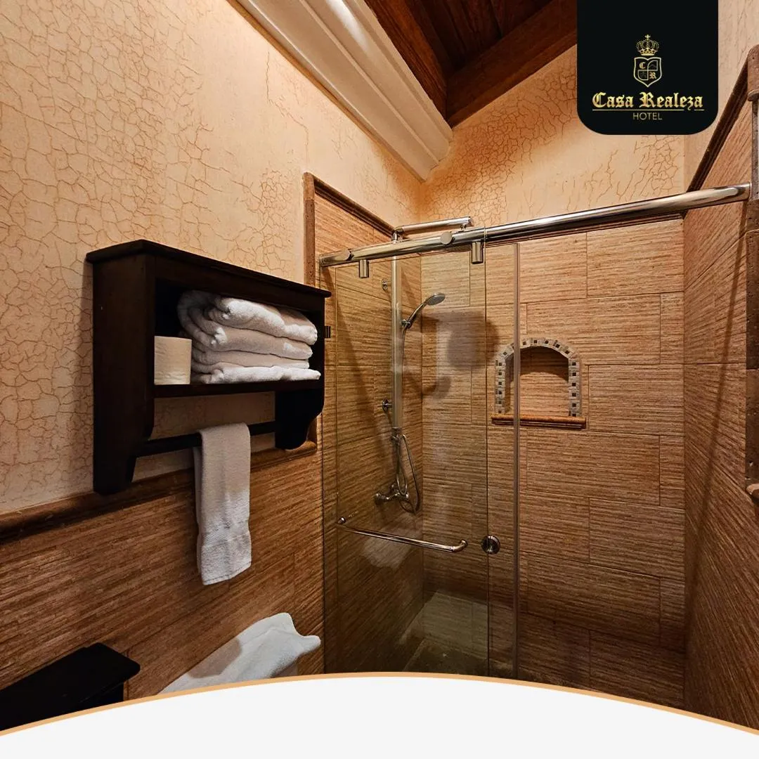 Shower in Hotel Casa Realeza