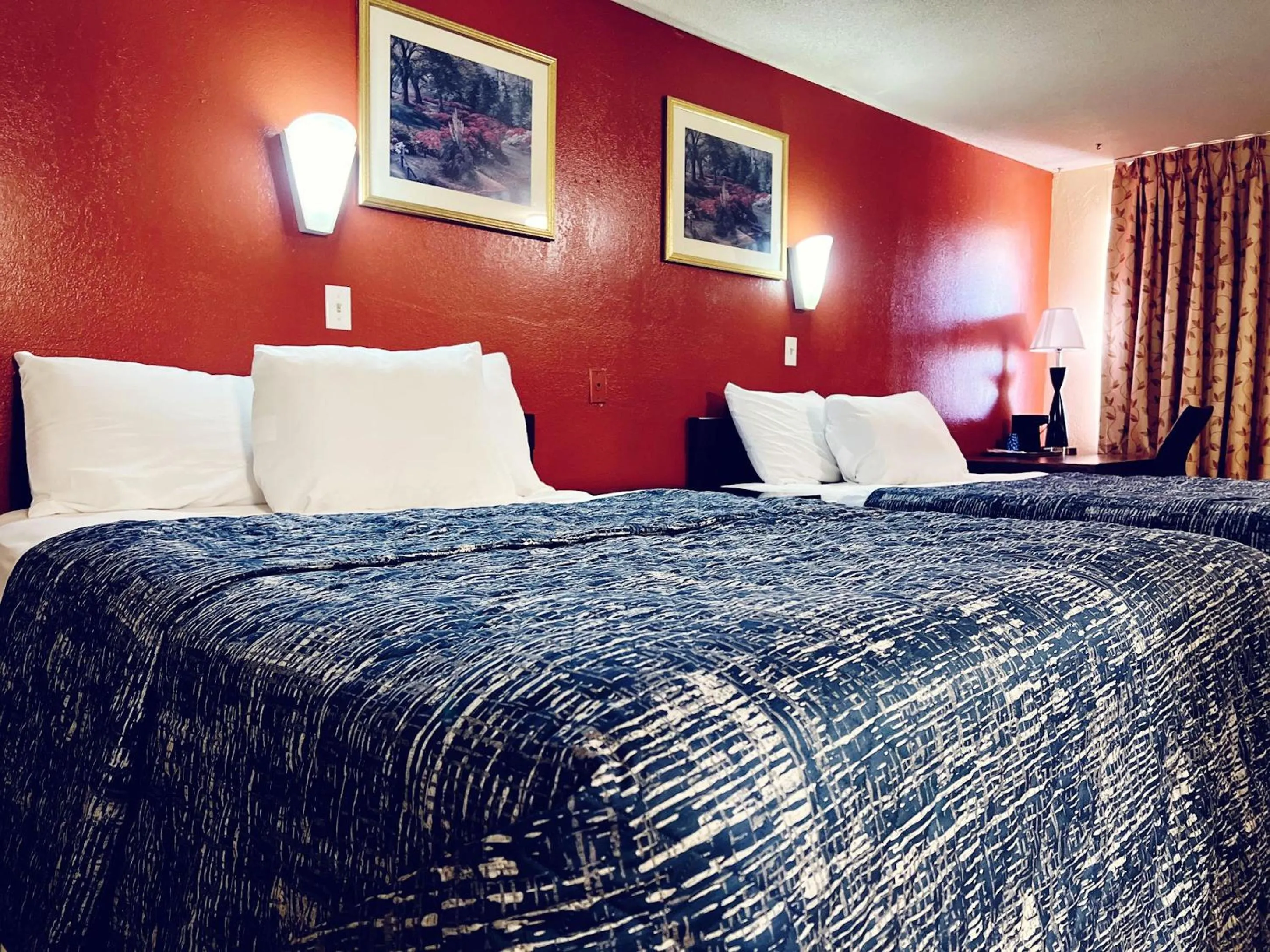 Bed in Travelors Lodge Motel & RV Park US-287&US-96