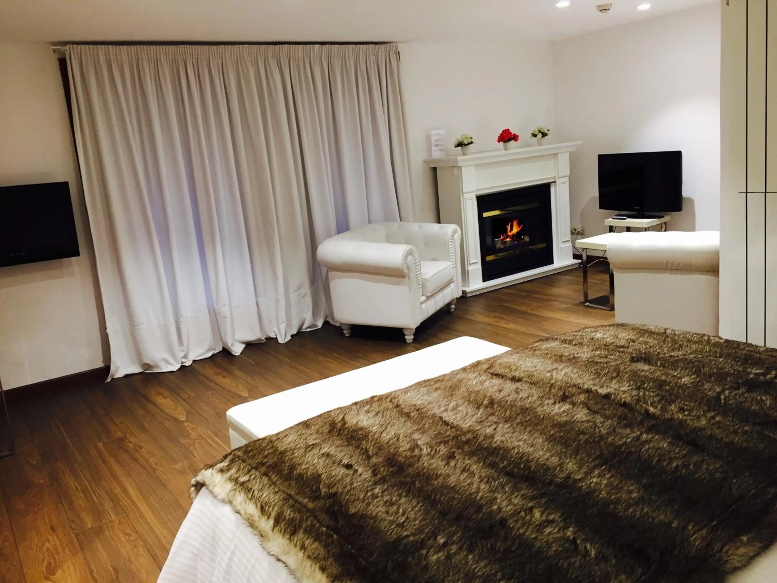 Decorative detail, Bed in Hotel Del Lago