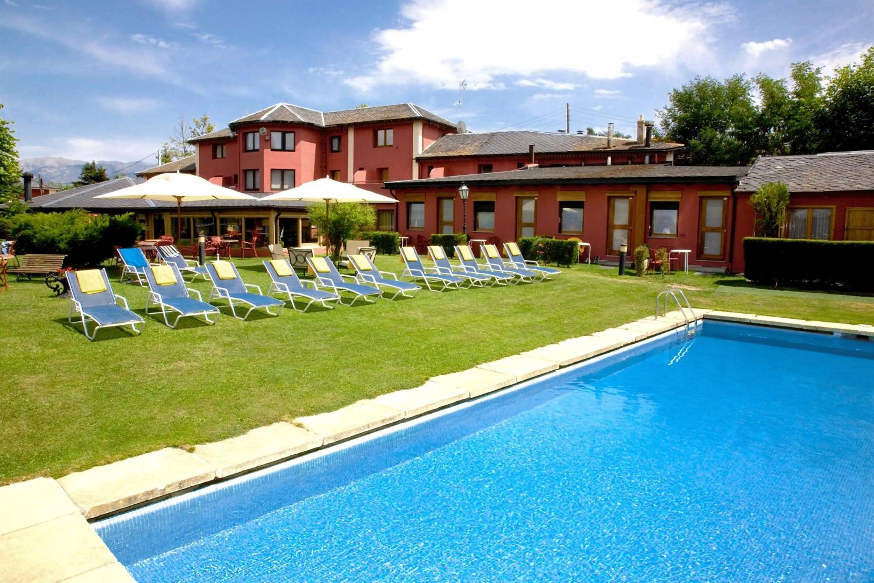 Facade/entrance in Hotel Del Lago