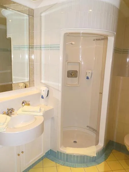 Shower in Hotel Voglauerhof