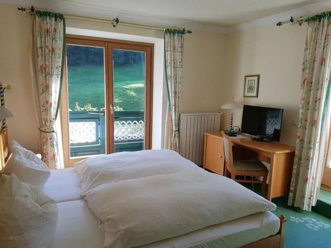 Bed in Hotel Voglauerhof