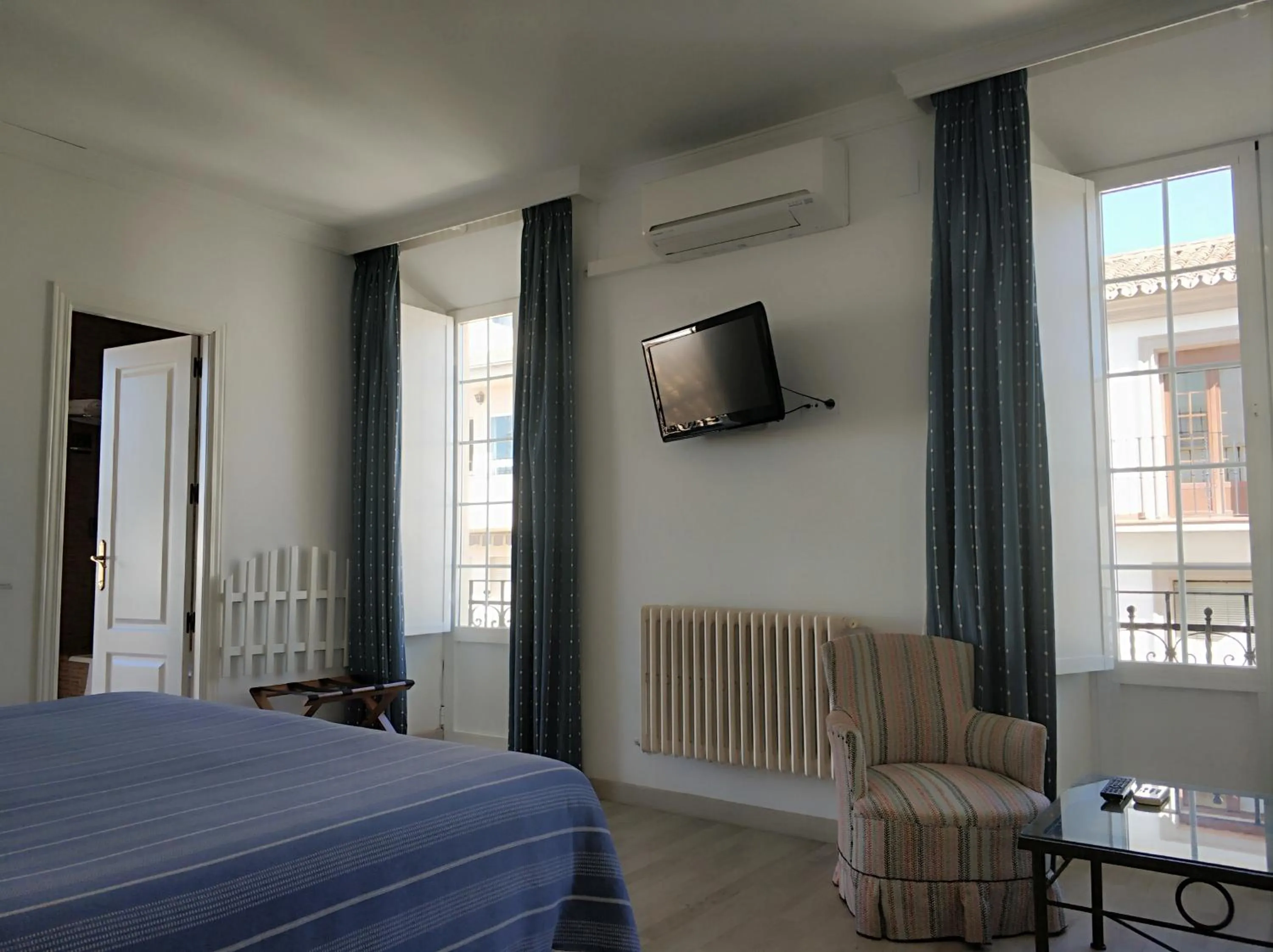 air conditioner, Bed in Ronda Hotel Polo