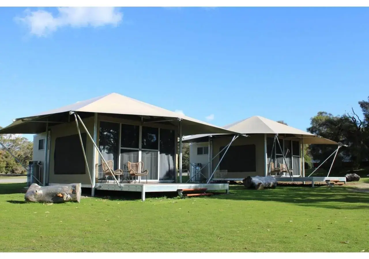 Deluxe Safari Tent in Discovery Parks - Coffin Bay Deluxe Safari Tent in Discovery Parks - Coffin Bay